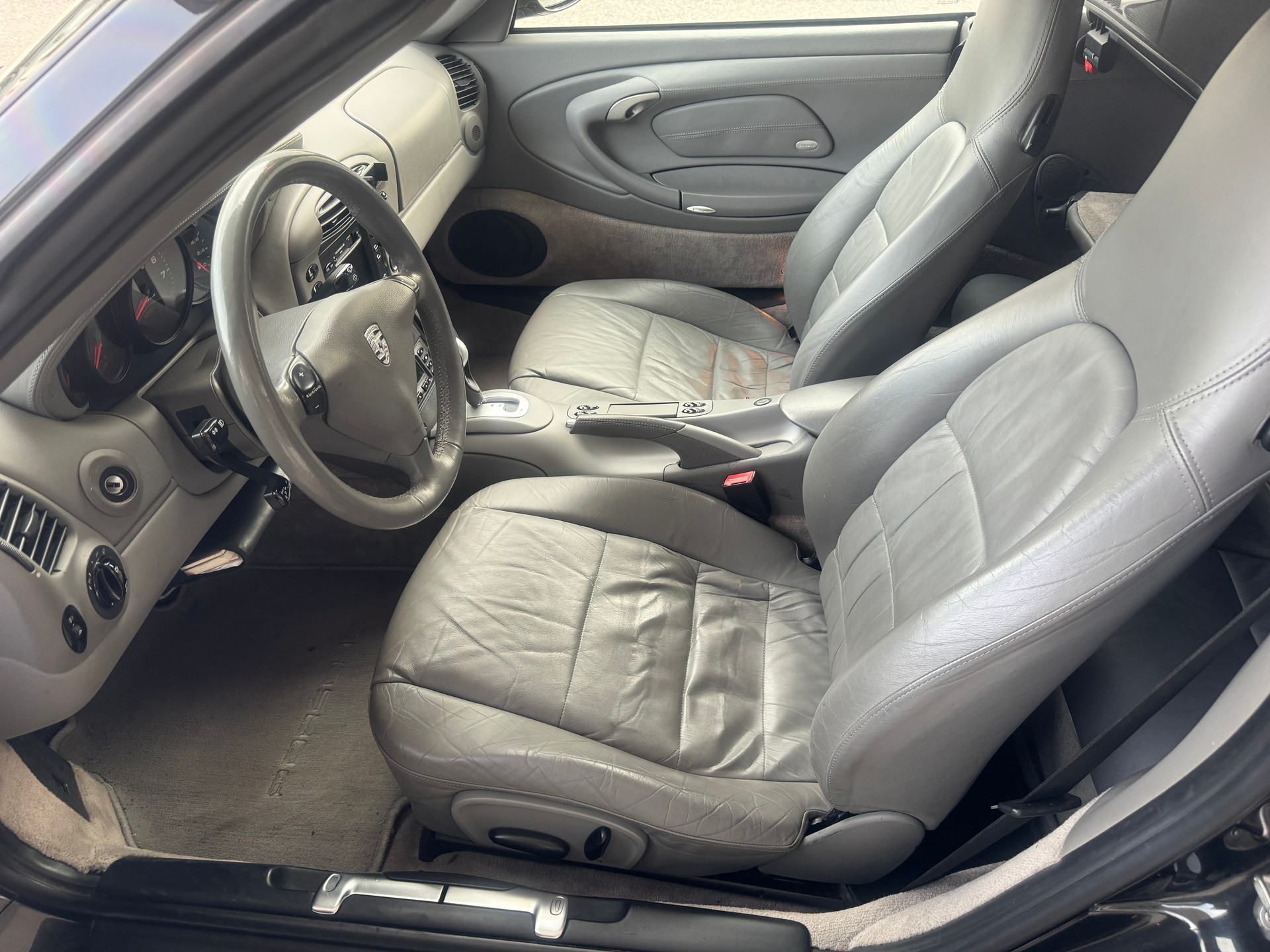 PORSCHE 911 Carrera 4 Cabrio-image-7