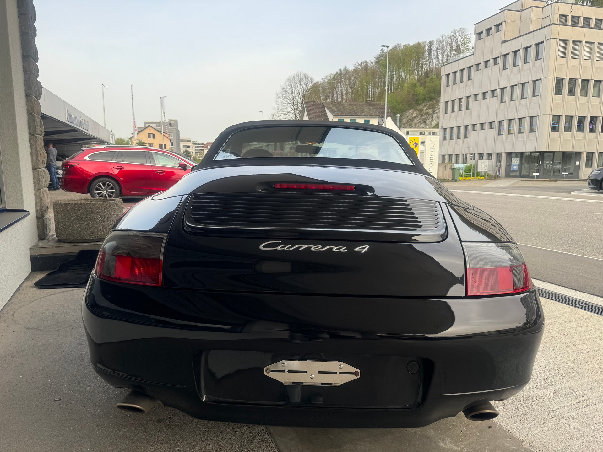 PORSCHE 911 Carrera 4 Cabrio-image-5