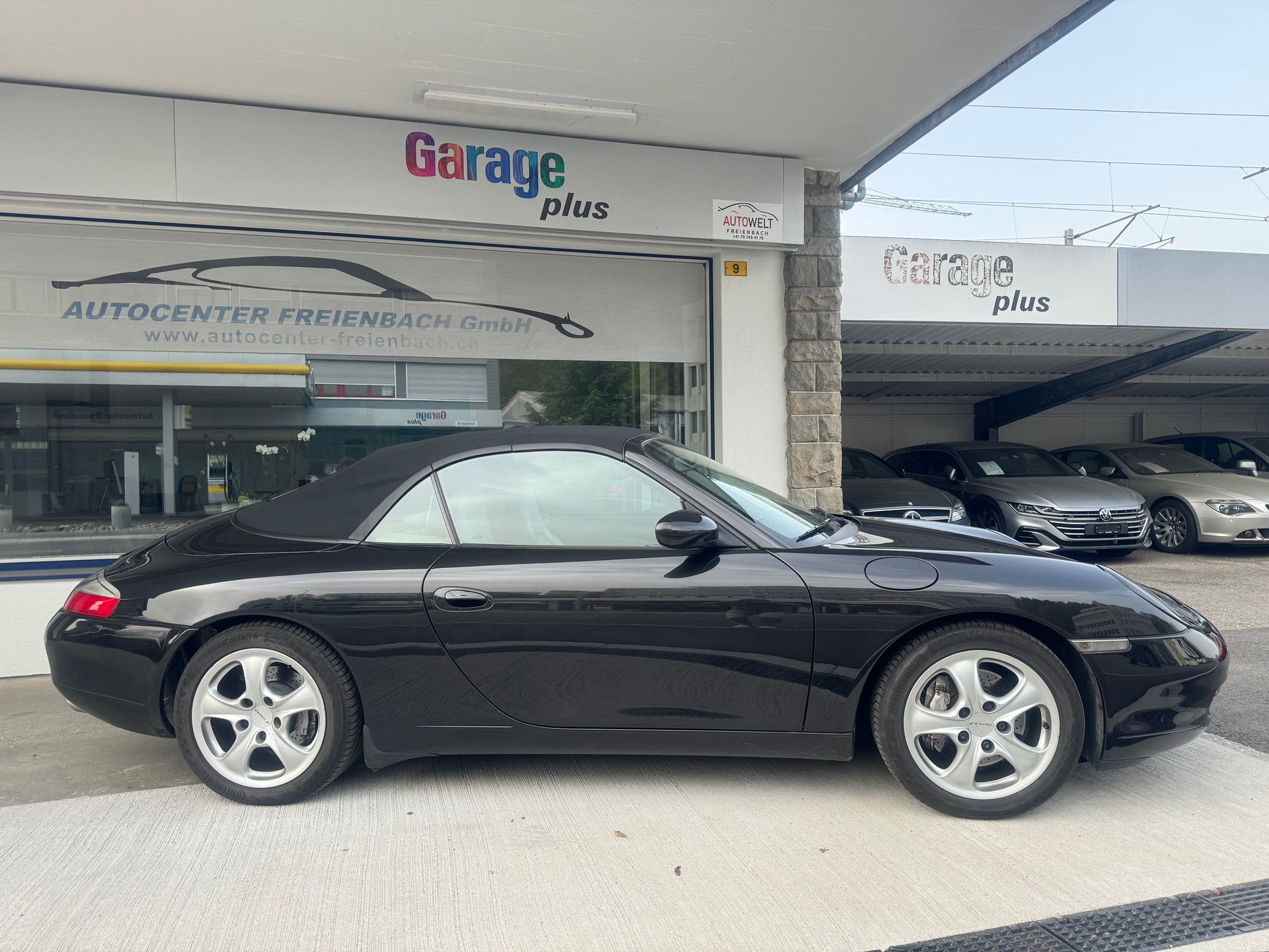 PORSCHE 911 Carrera 4 Cabrio-image-3