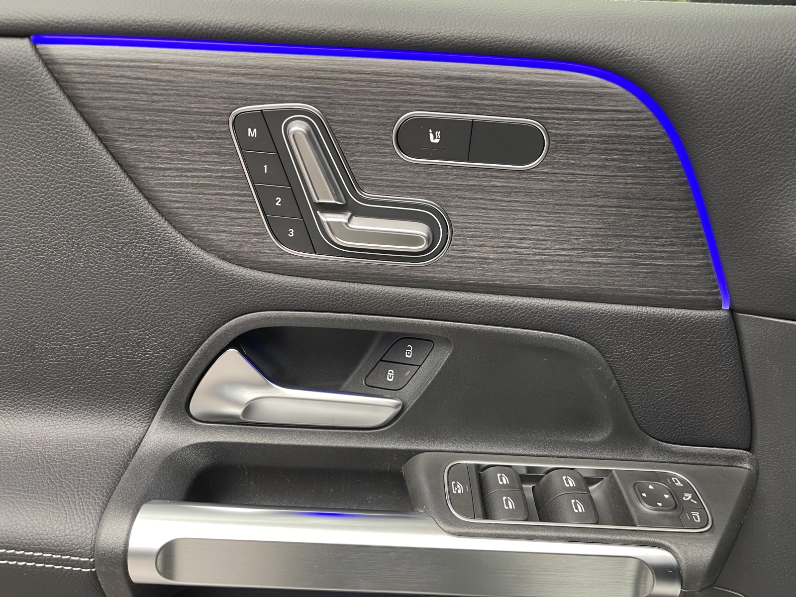 MERCEDES-BENZ GLB 220 d 4M 8G-Tronic-image-12