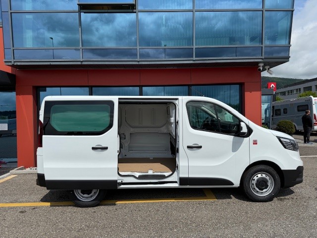 RENAULT Trucks Trafic Red Edition 150 PS A9 L1H1 Heckklappe-image-2