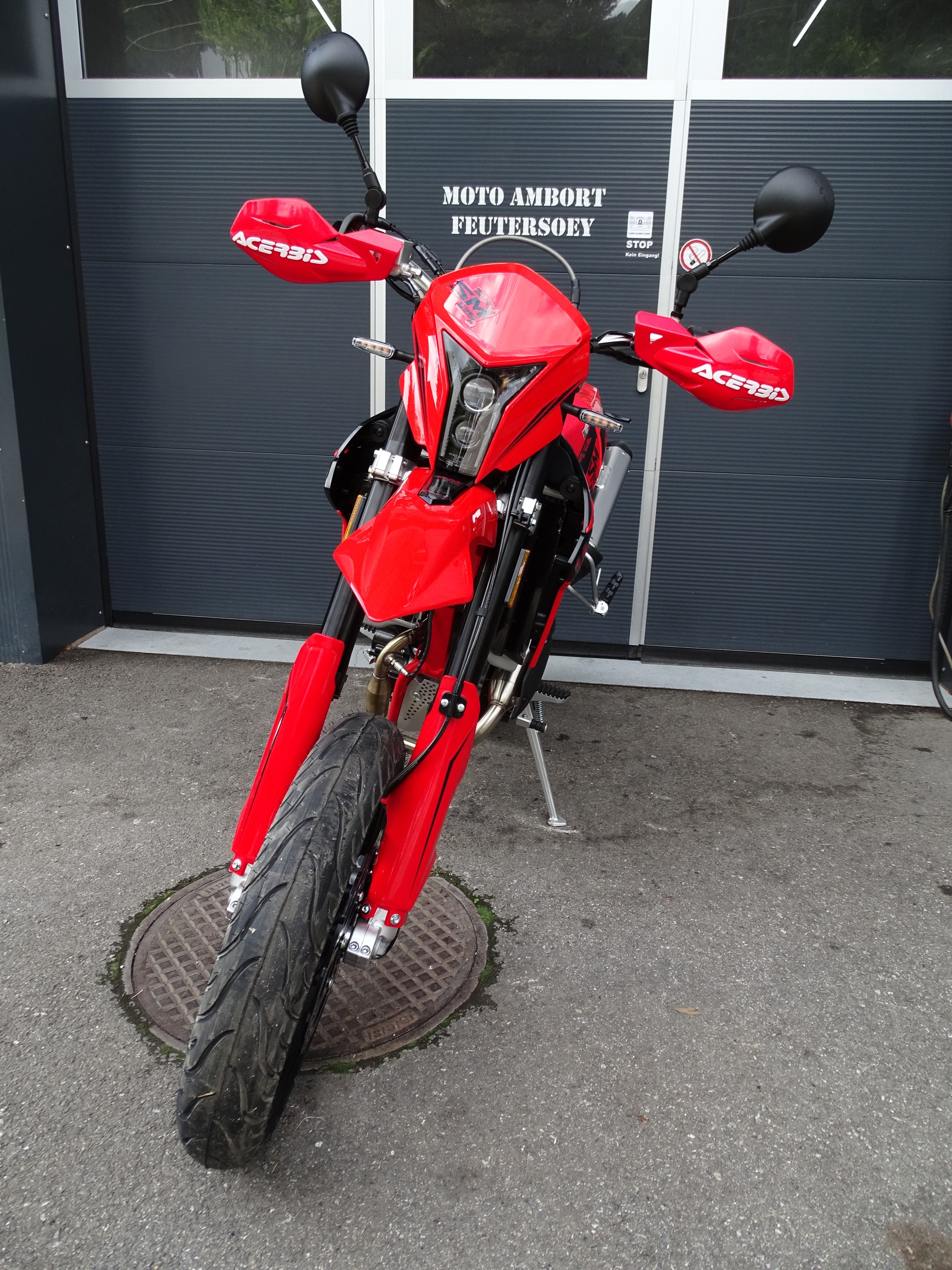 SWM SM 125 R Racing Edition-image-2