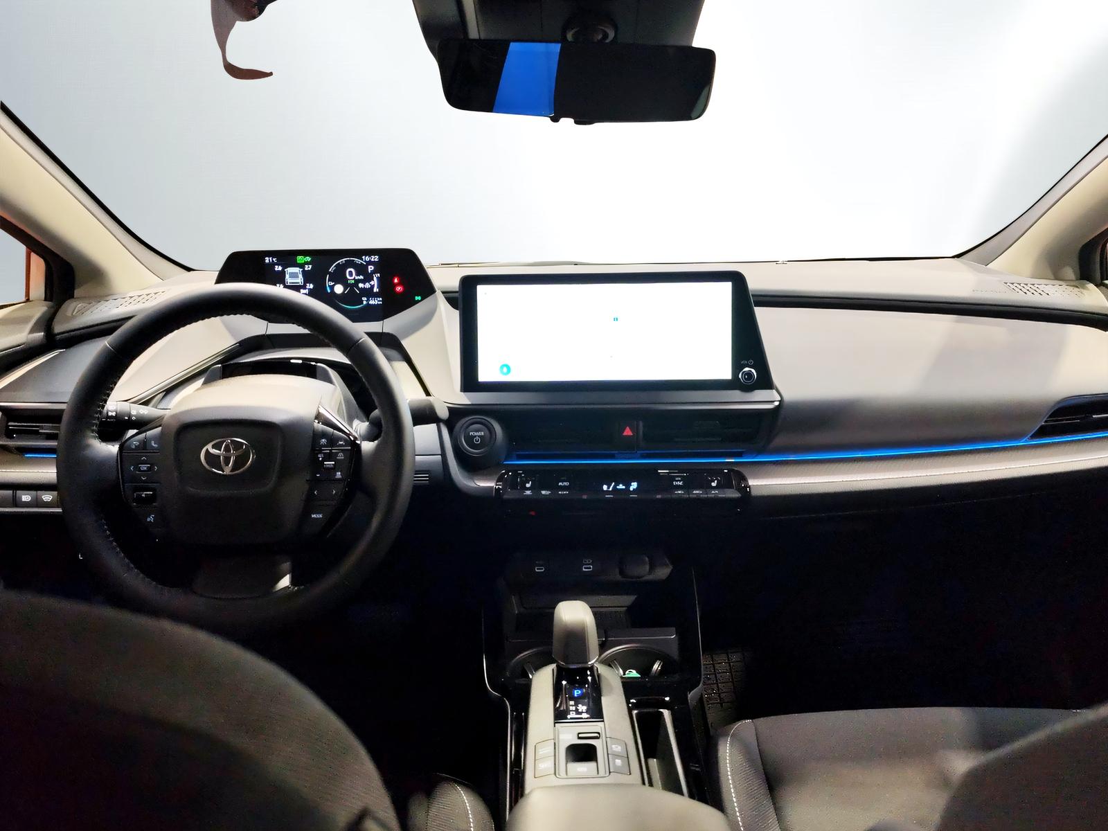 TOYOTA Prius 2.0 Plug-In-Hybrid Style-image-11