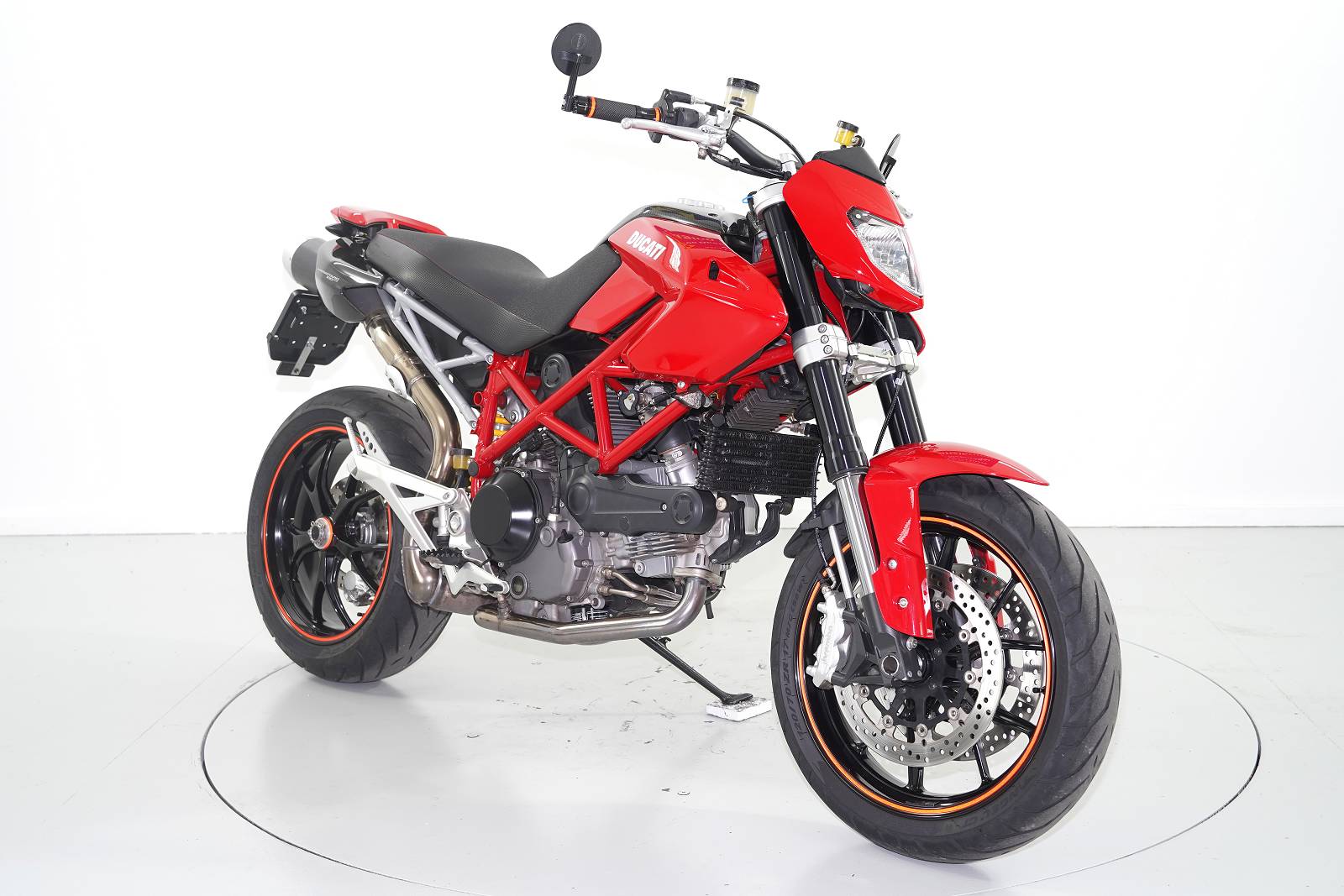 DUCATI Hypermotard 1100 EVO-showroom-element-1