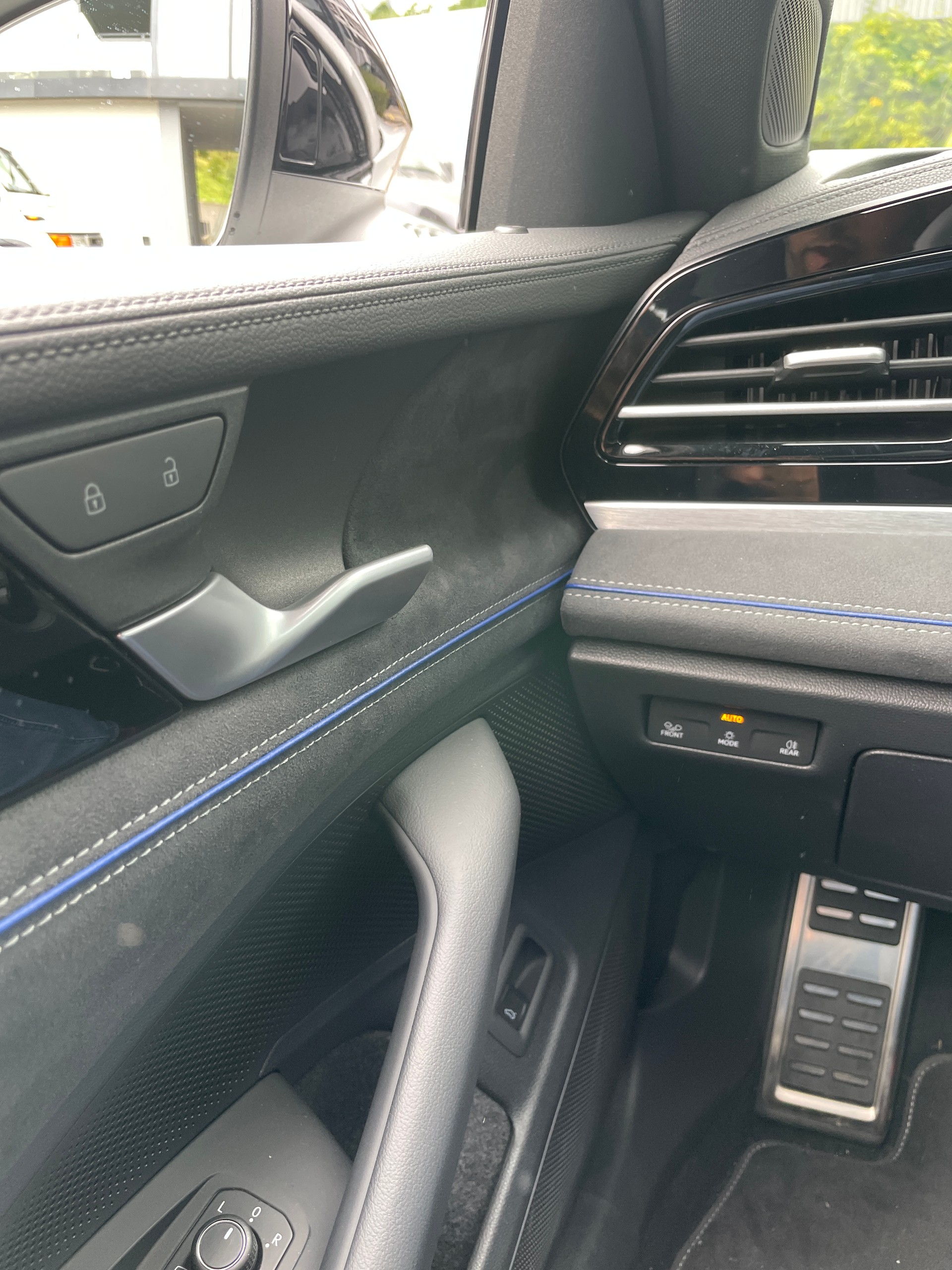 VW Passat Variant 1.5 eTSI evo R-Line DSG-image-19