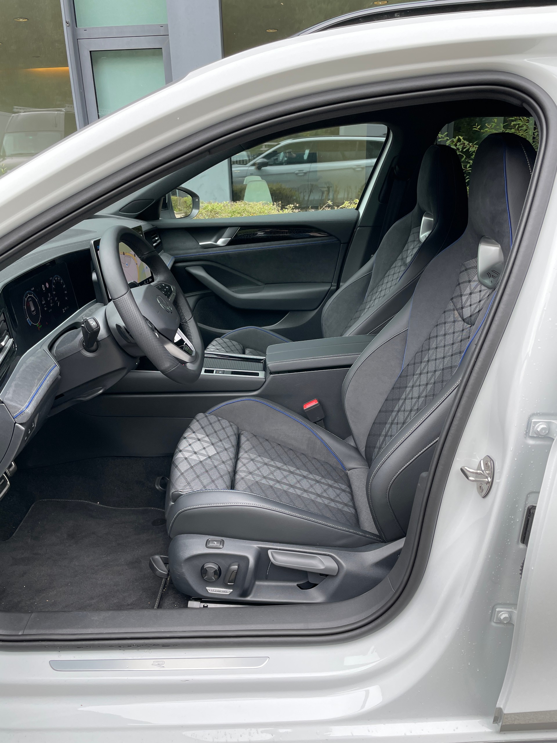 VW Passat Variant 1.5 eTSI evo R-Line DSG-image-10