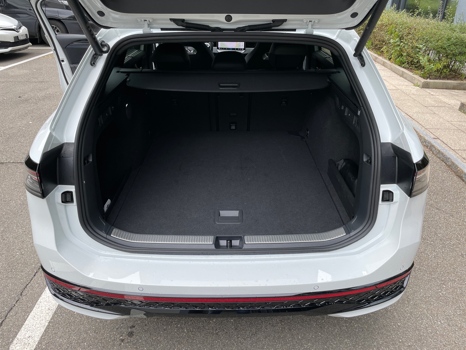 VW Passat Variant 1.5 eTSI evo R-Line DSG-image-4