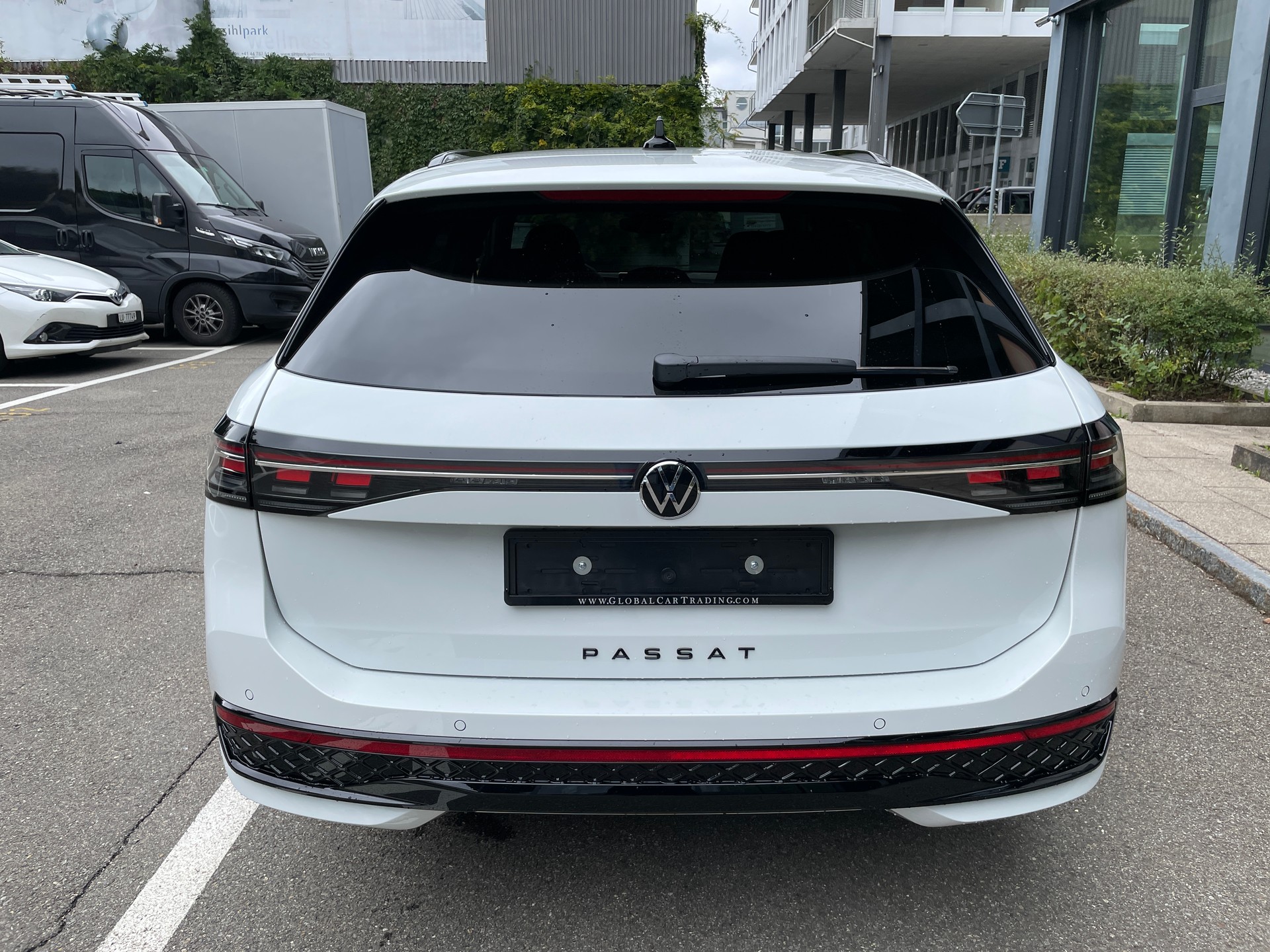 VW Passat Variant 1.5 eTSI evo R-Line DSG-image-3