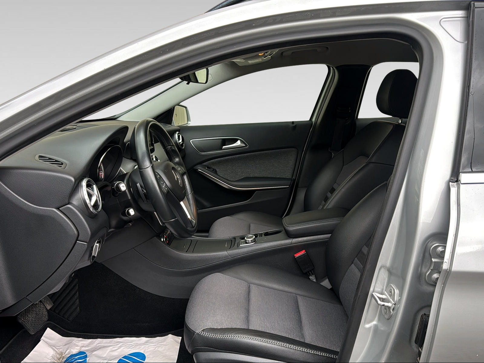 MERCEDES-BENZ GLA 200 CDI Style 4Matic 7G-DCT-image-10