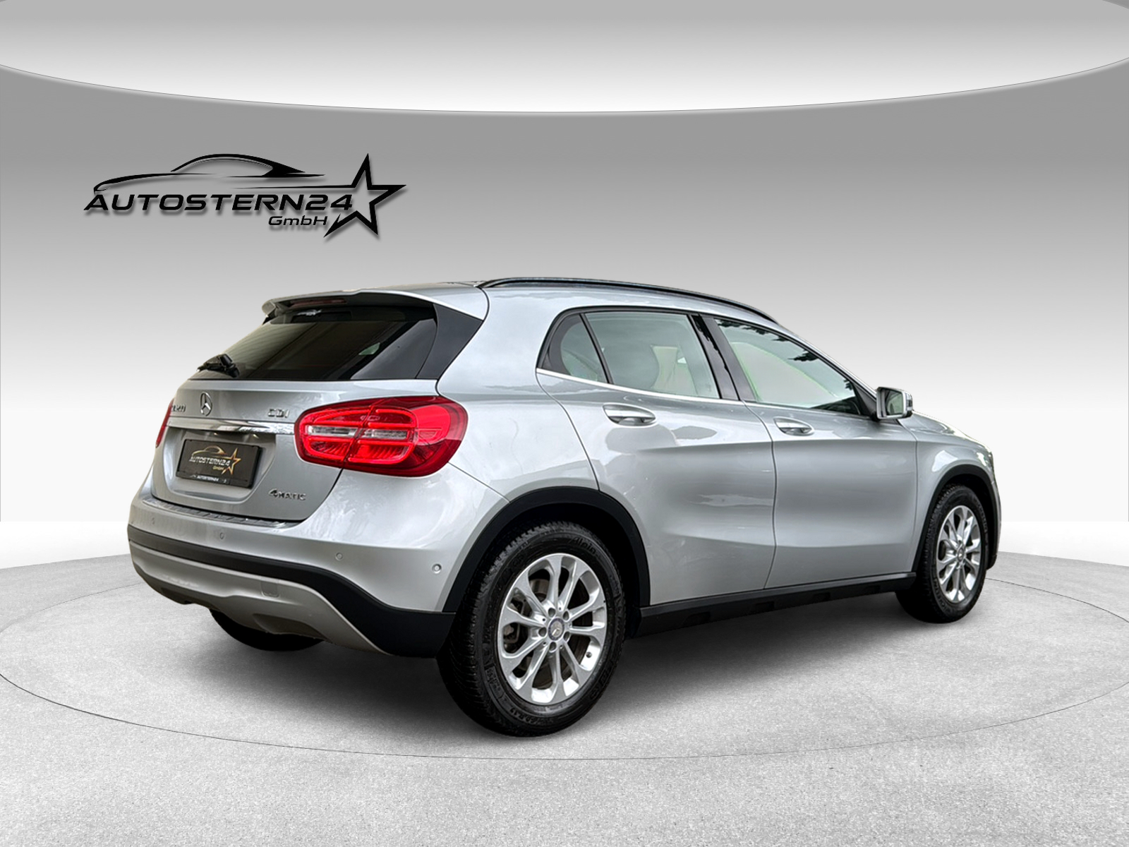 MERCEDES-BENZ GLA 200 CDI Style 4Matic 7G-DCT-image-4