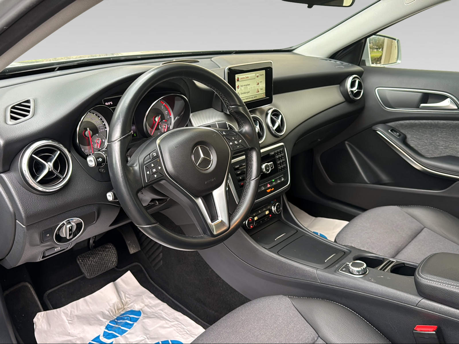 MERCEDES-BENZ GLA 200 CDI Style 4Matic 7G-DCT-image-9
