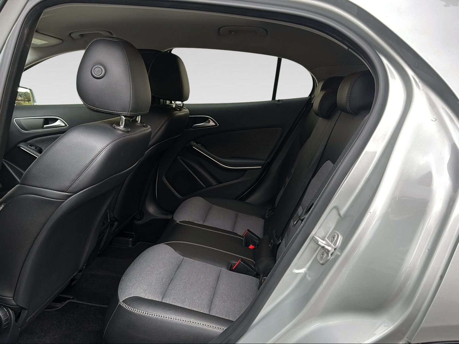 MERCEDES-BENZ GLA 200 CDI Style 4Matic 7G-DCT-image-11