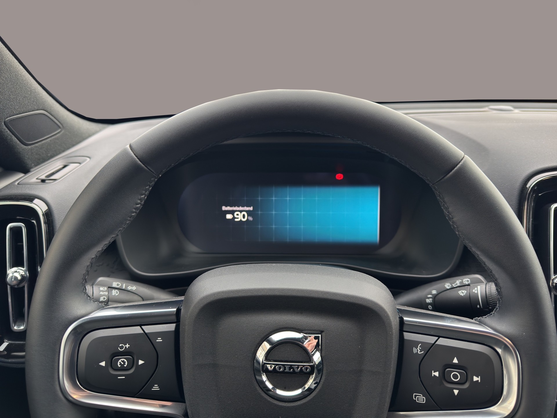 VOLVO EX40 Twin Plus AWD-image-12