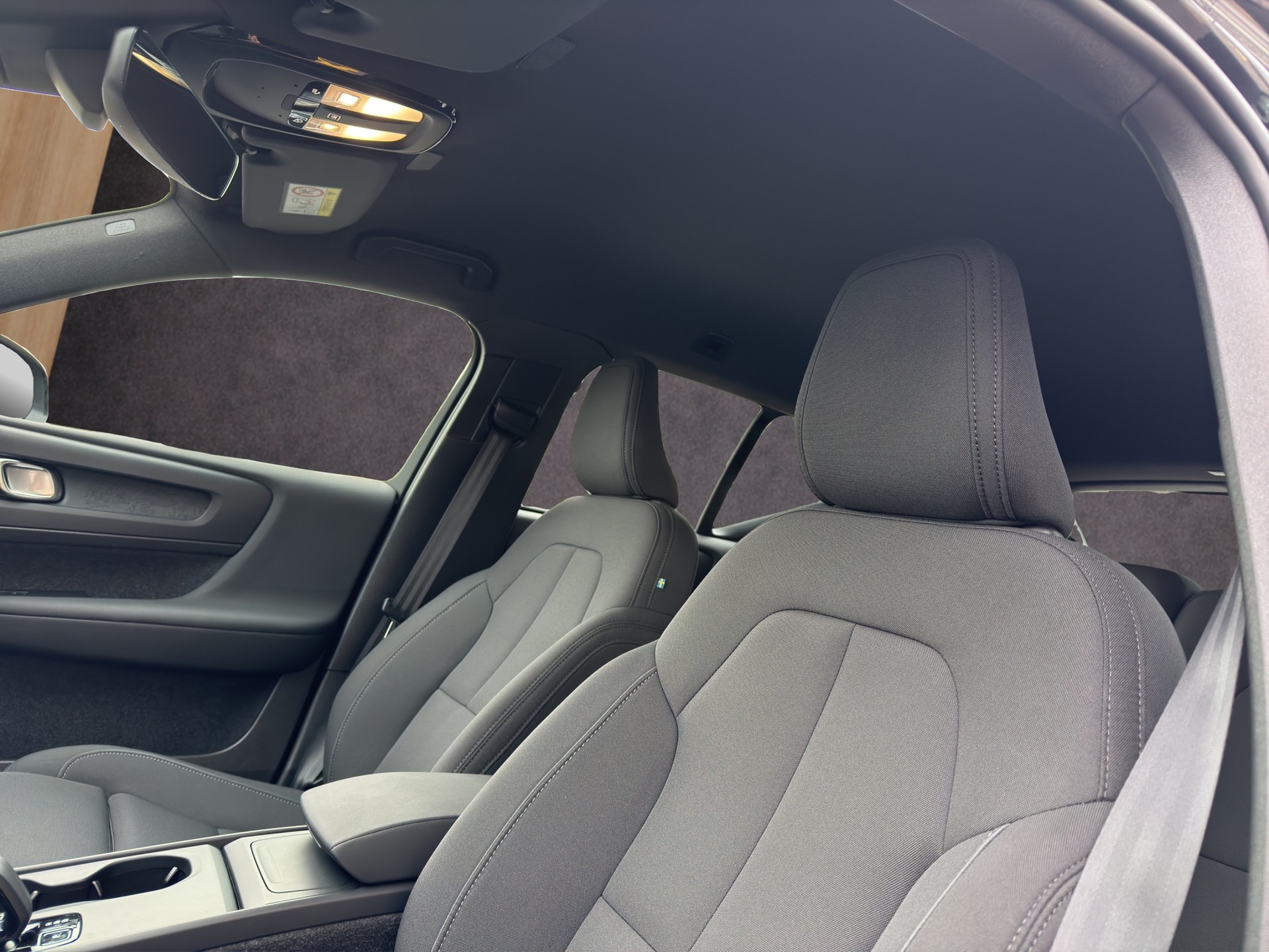 VOLVO EX40 Twin Plus AWD-image-9