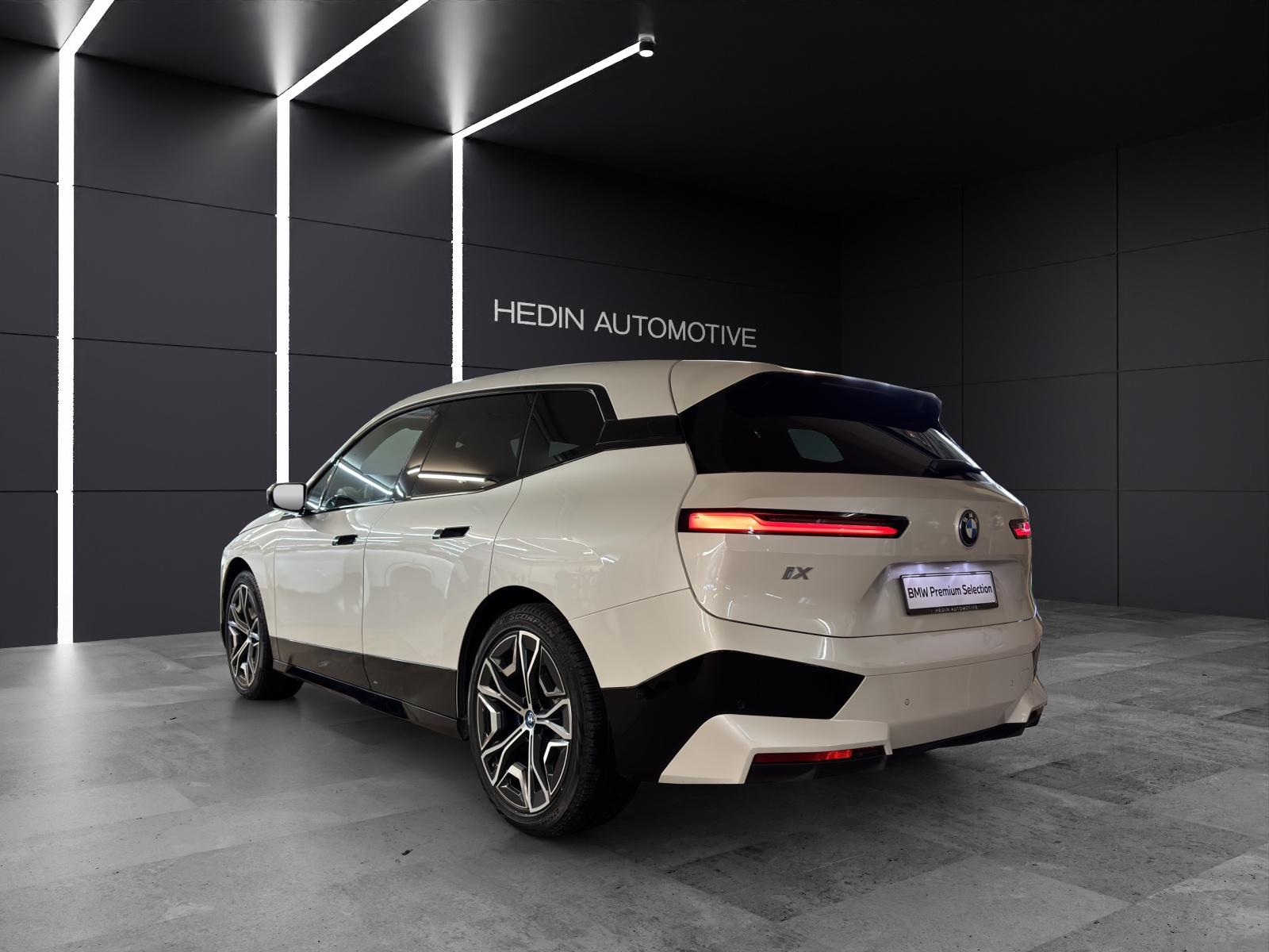 BMW iX xDrive40-image-2