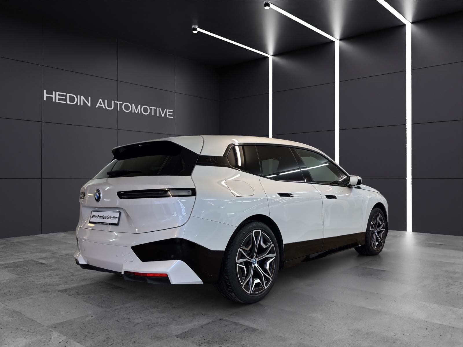 BMW iX xDrive40-image-4