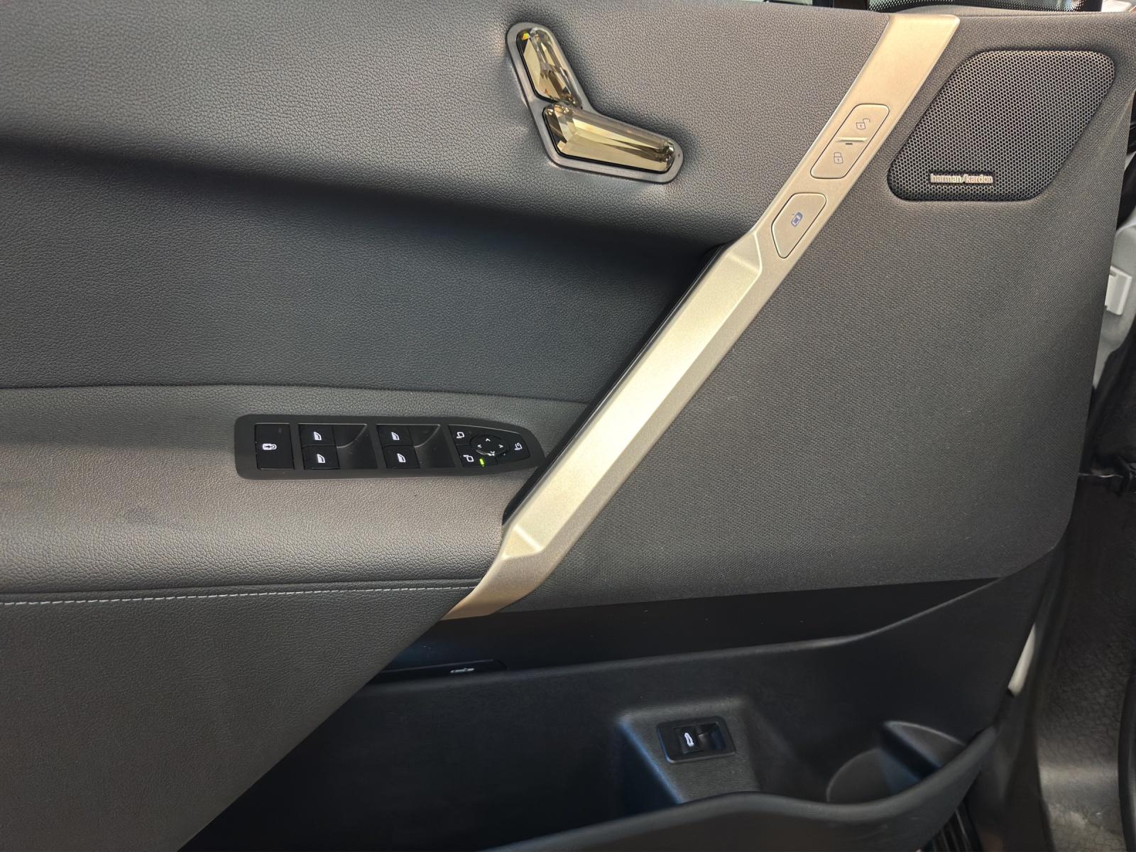 BMW iX xDrive40-image-9