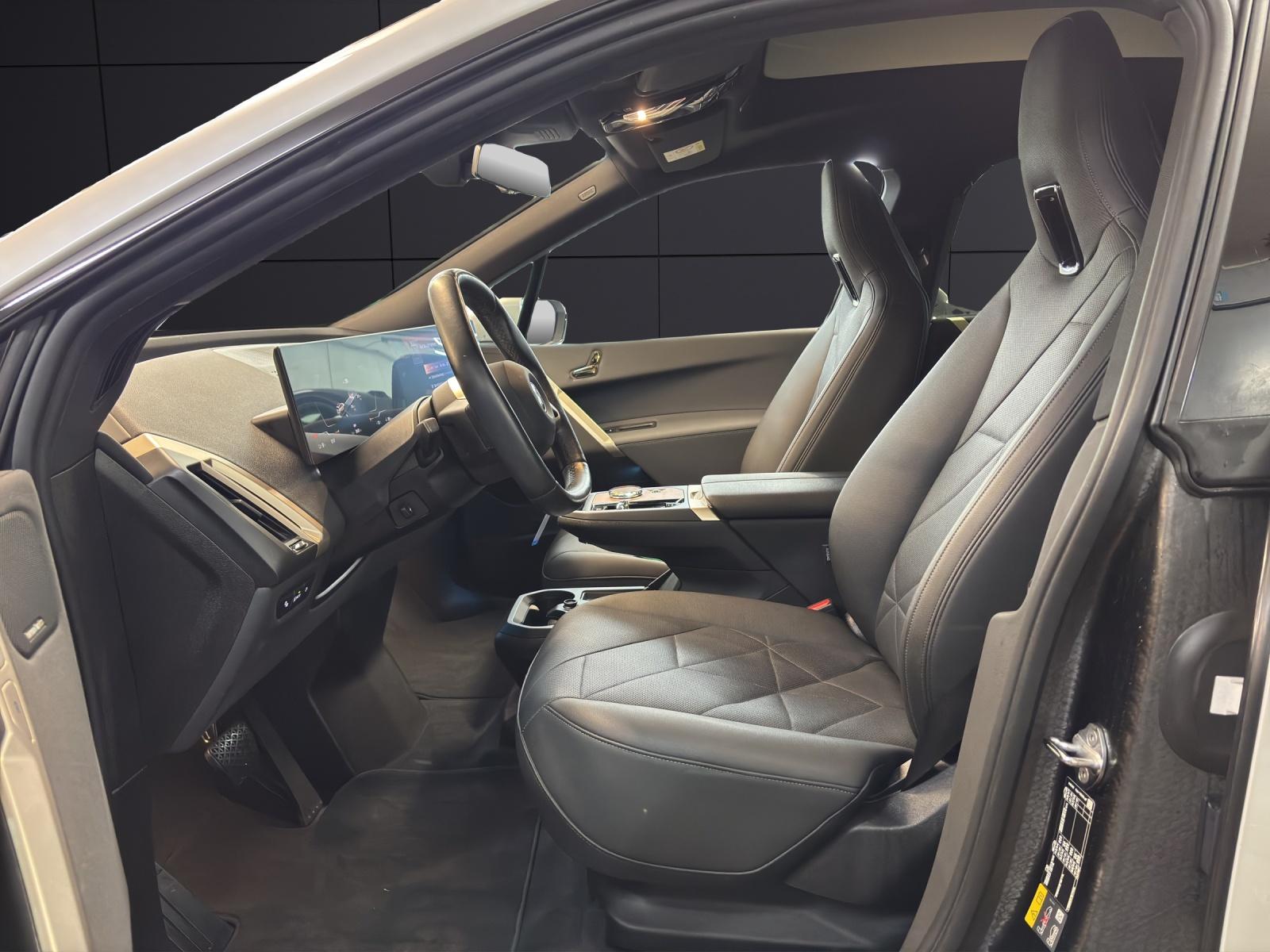 BMW iX xDrive40-image-10