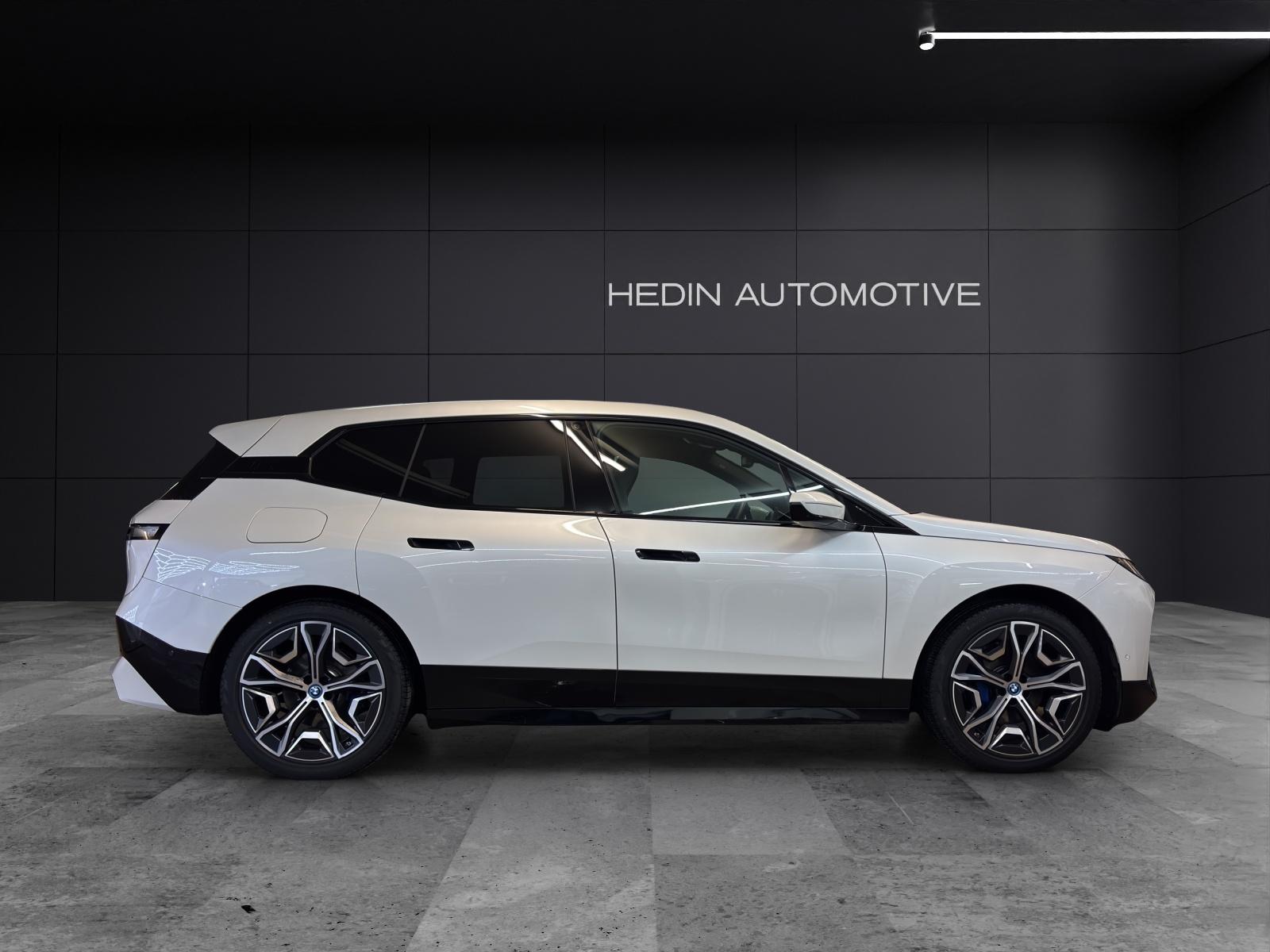 BMW iX xDrive40-image-5