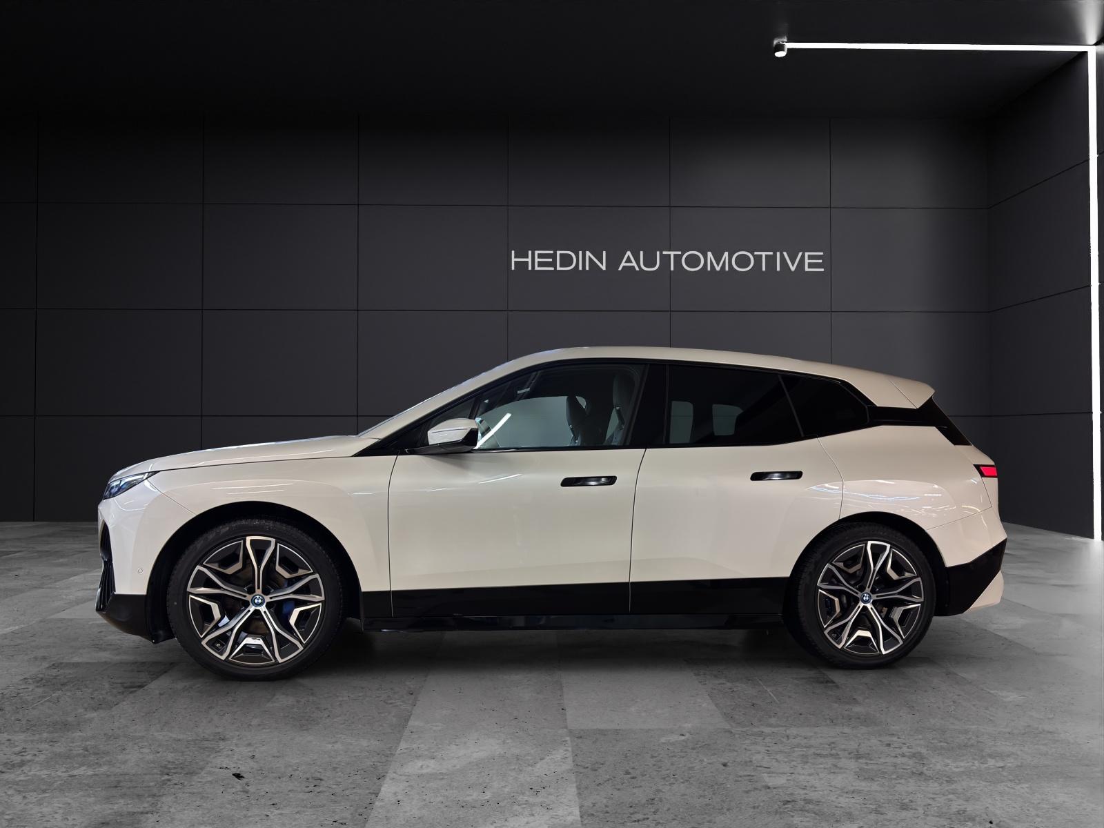 BMW iX xDrive40-image-1