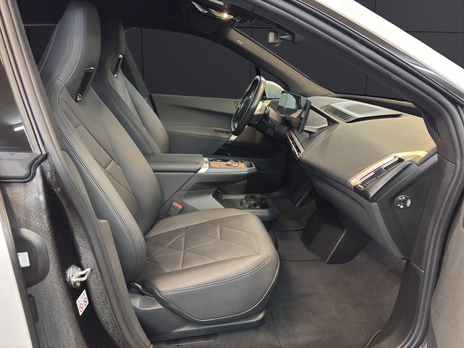 BMW iX xDrive40-image-14
