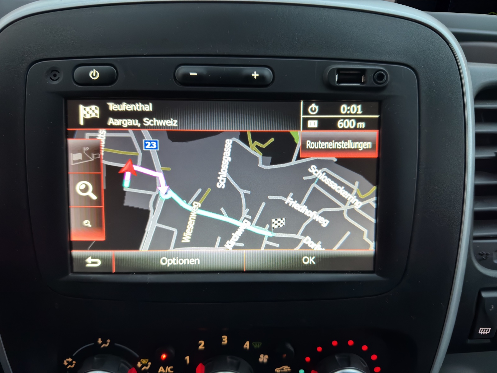 RENAULT Trafic 2.0 Diesel Automat - 170PS EDC 3.0t Business L1H1 A-image-13