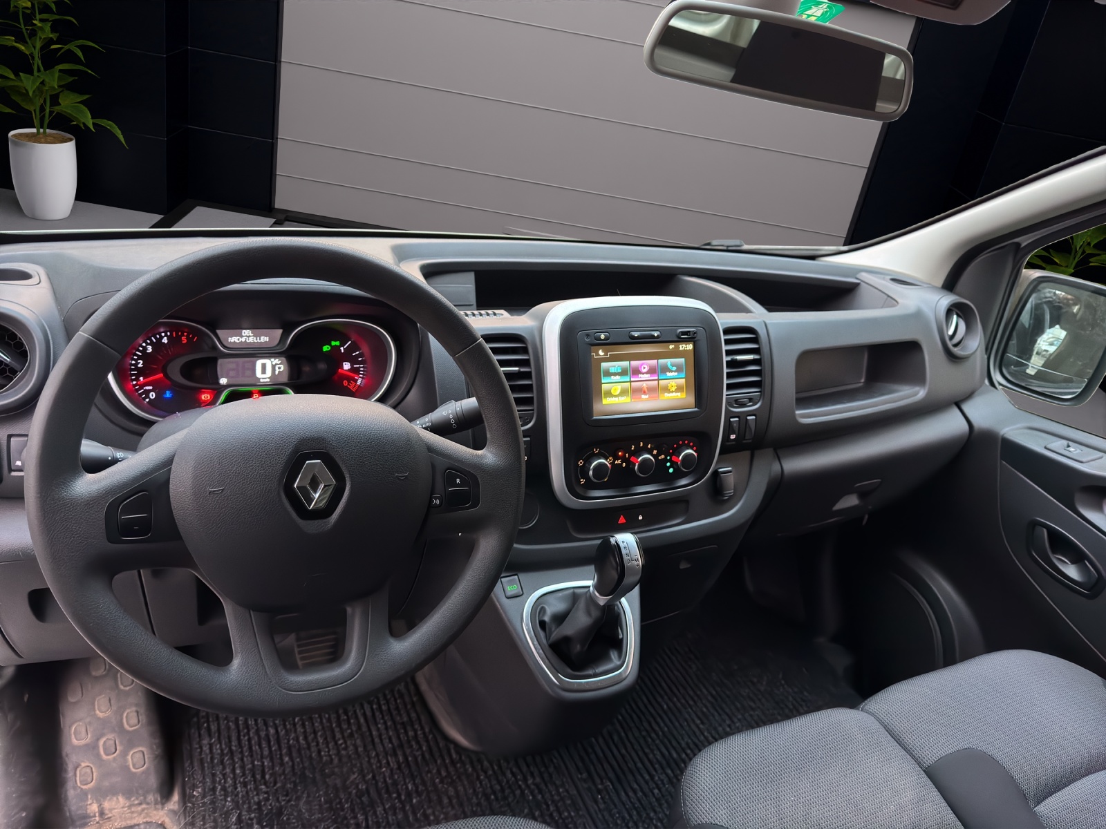 RENAULT Trafic 2.0 Diesel Automat - 170PS EDC 3.0t Business L1H1 A-image-9