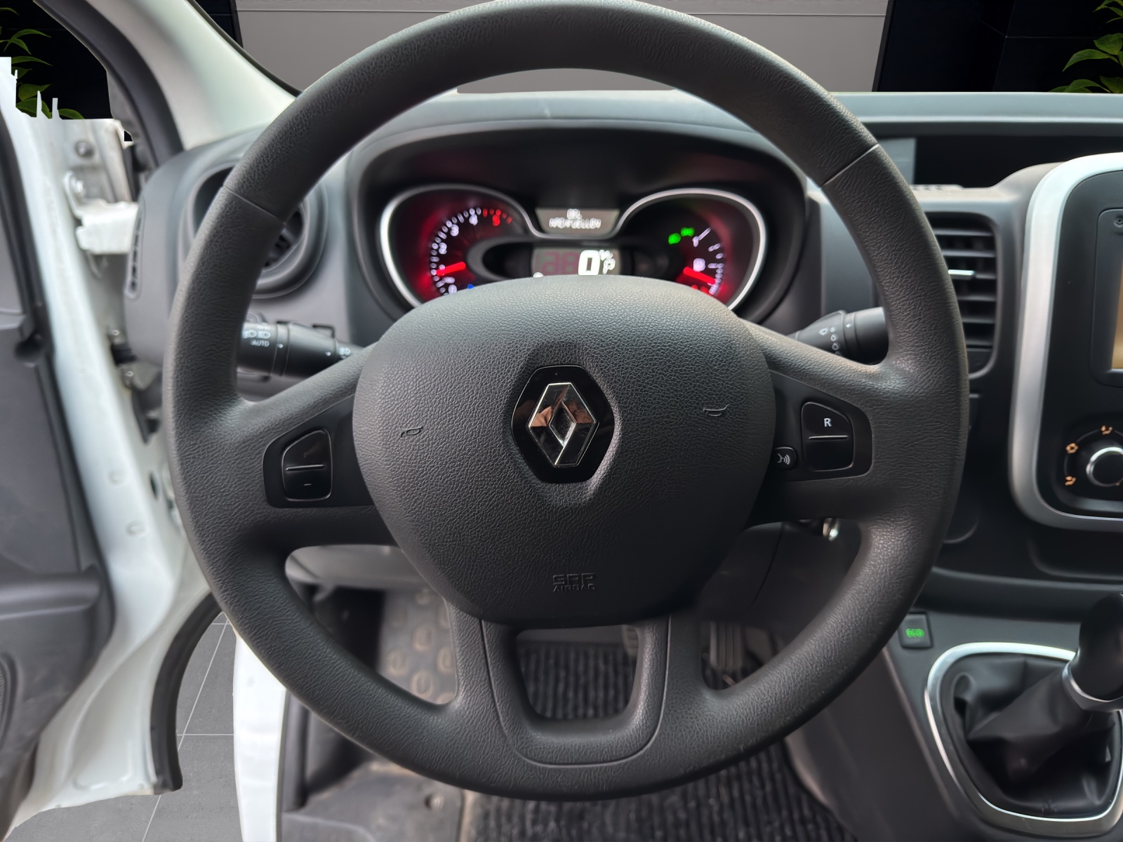RENAULT Trafic 2.0 Diesel Automat - 170PS EDC 3.0t Business L1H1 A-image-18
