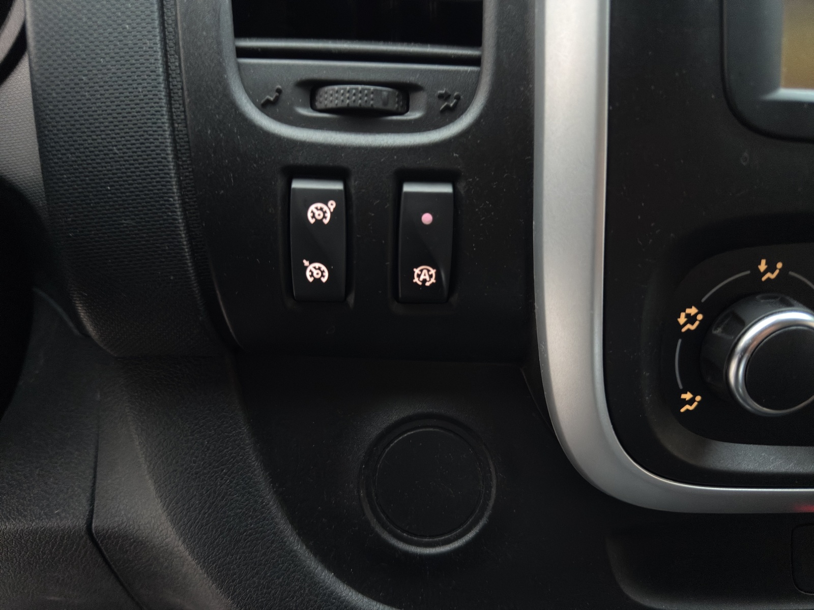 RENAULT Trafic 2.0 Diesel Automat - 170PS EDC 3.0t Business L1H1 A-image-10