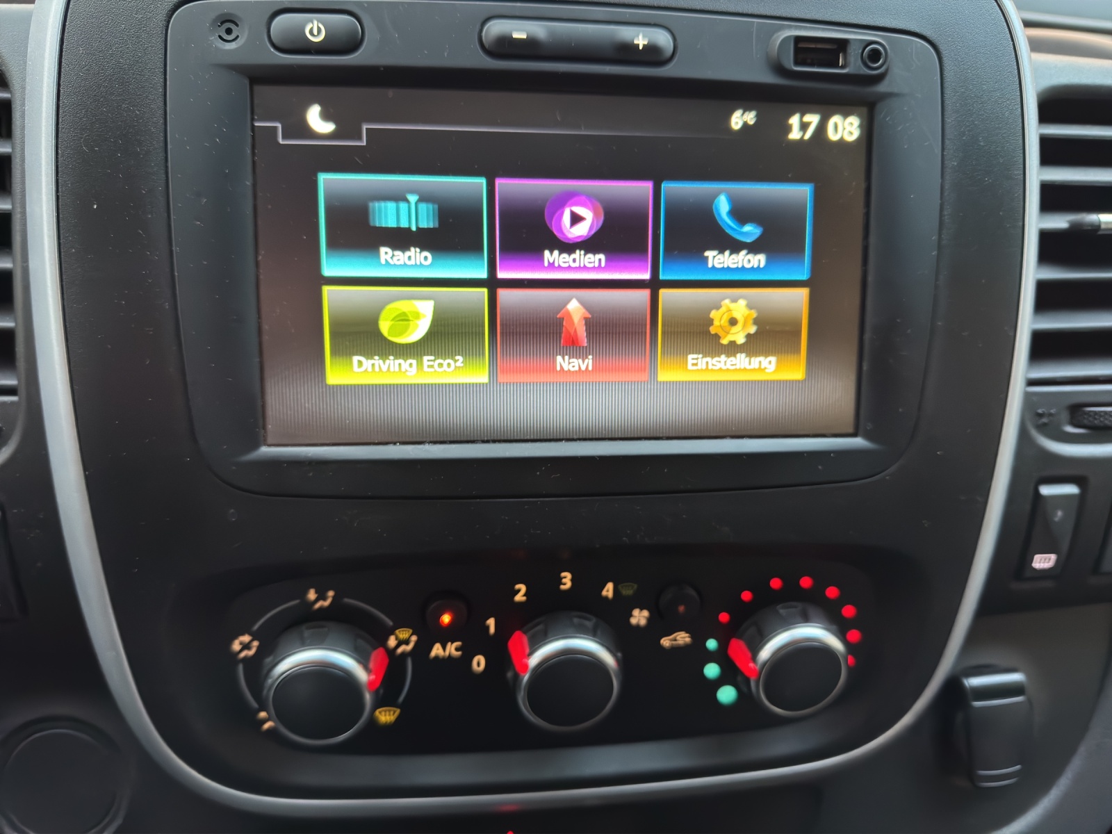 RENAULT Trafic 2.0 Diesel Automat - 170PS EDC 3.0t Business L1H1 A-image-23