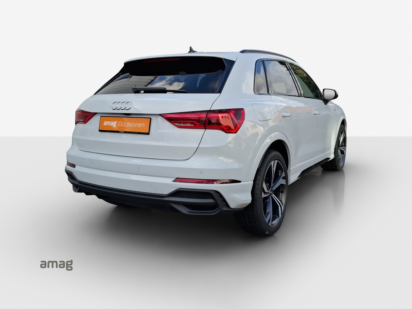 AUDI Q3 35 TFSI S line Attraction S-tronic-image-4