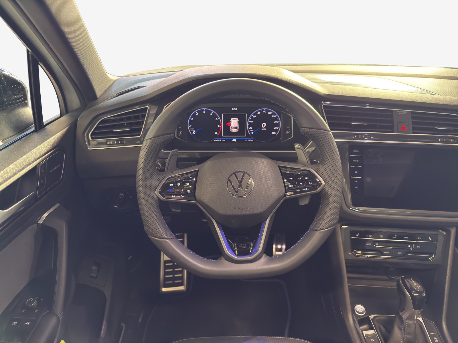 VW Tiguan 2.0TSI R 4Motion DSG-image-8