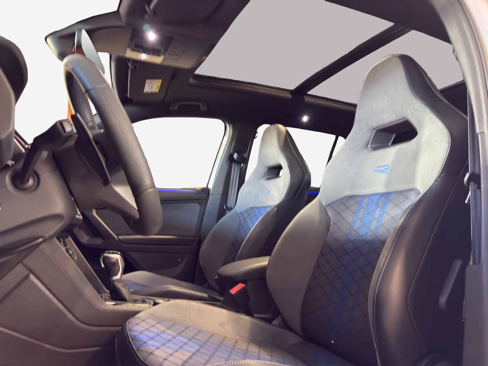 VW Tiguan 2.0TSI R 4Motion DSG-image-15