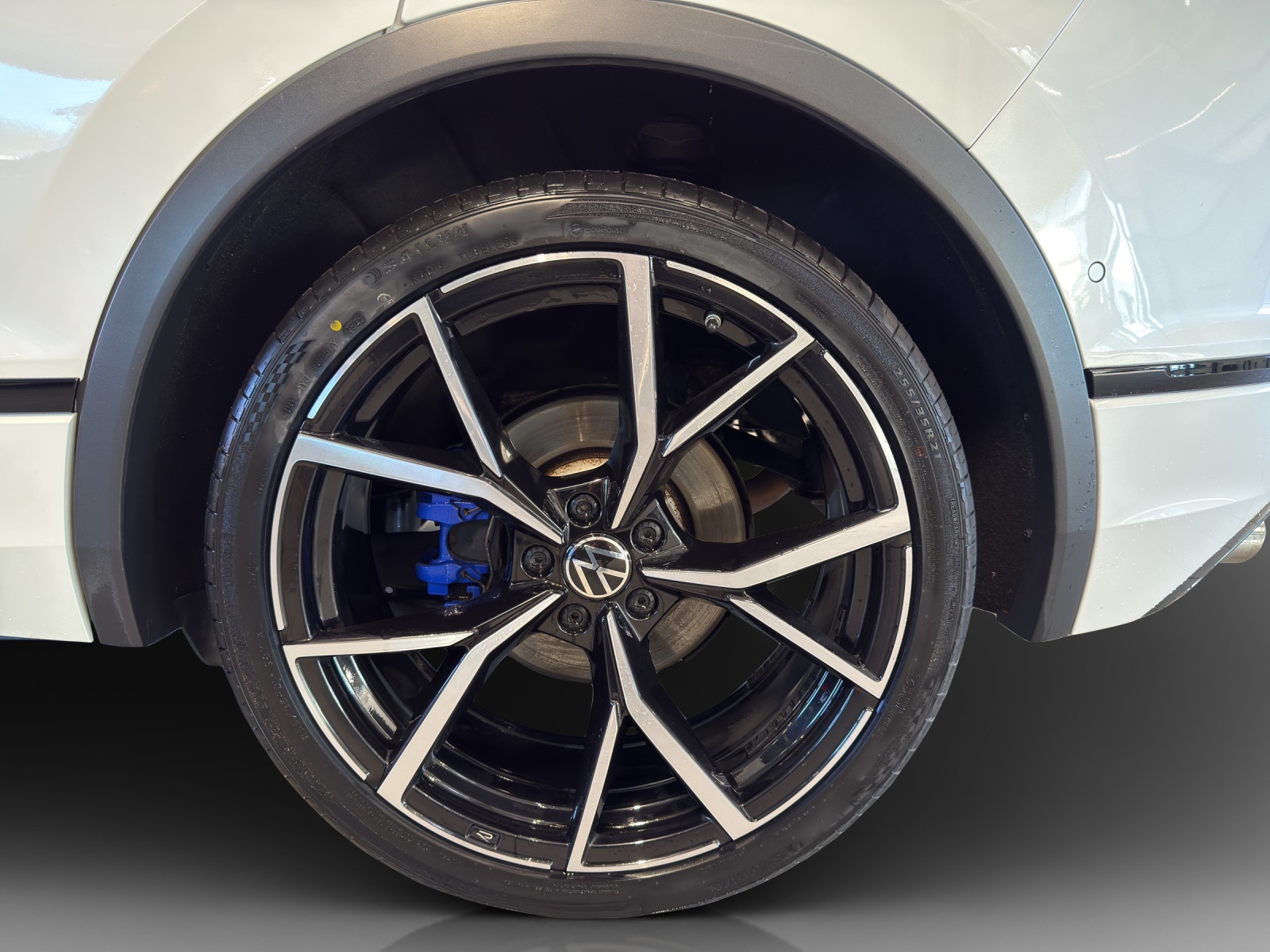 VW Tiguan 2.0TSI R 4Motion DSG-image-13