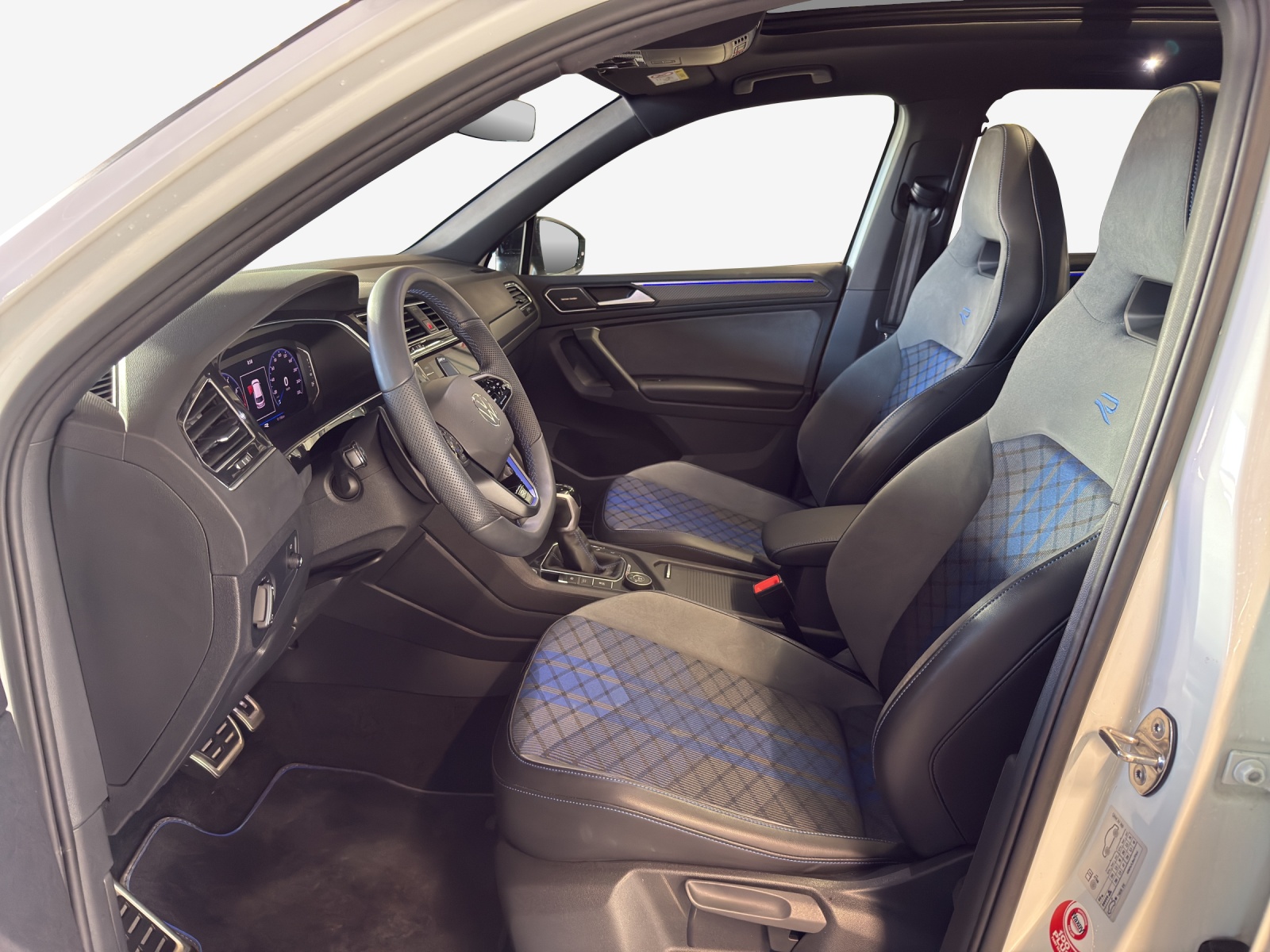 VW Tiguan 2.0TSI R 4Motion DSG-image-7
