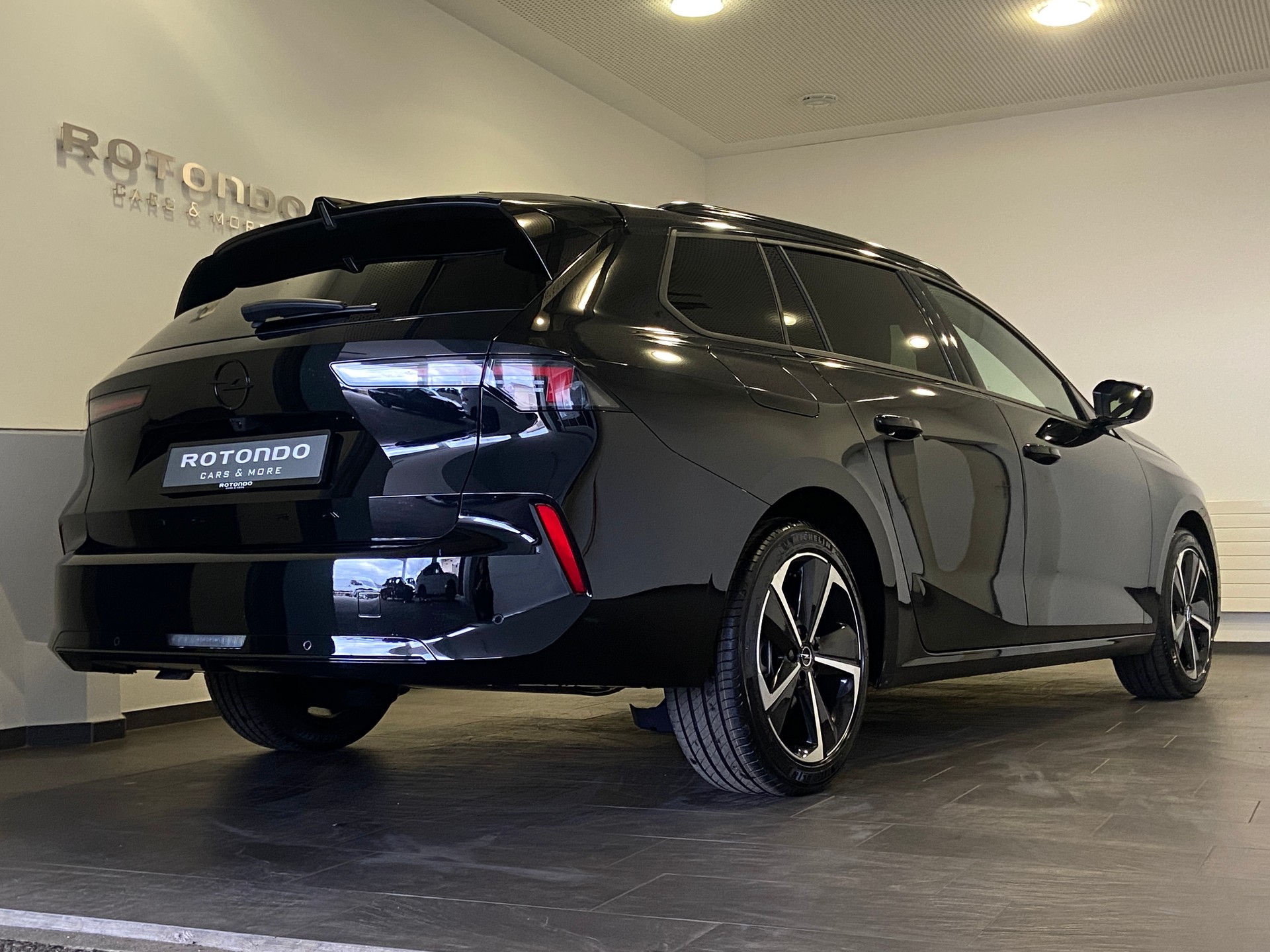 OPEL Astra Sports Tourer 1.2i Turbo GS Automat-image-1
