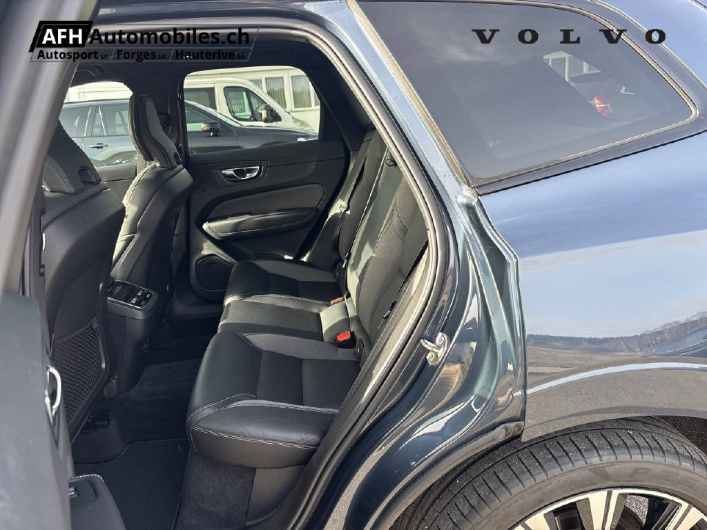VOLVO XC60 2.0 B5 MH R-Design AWD-image-14