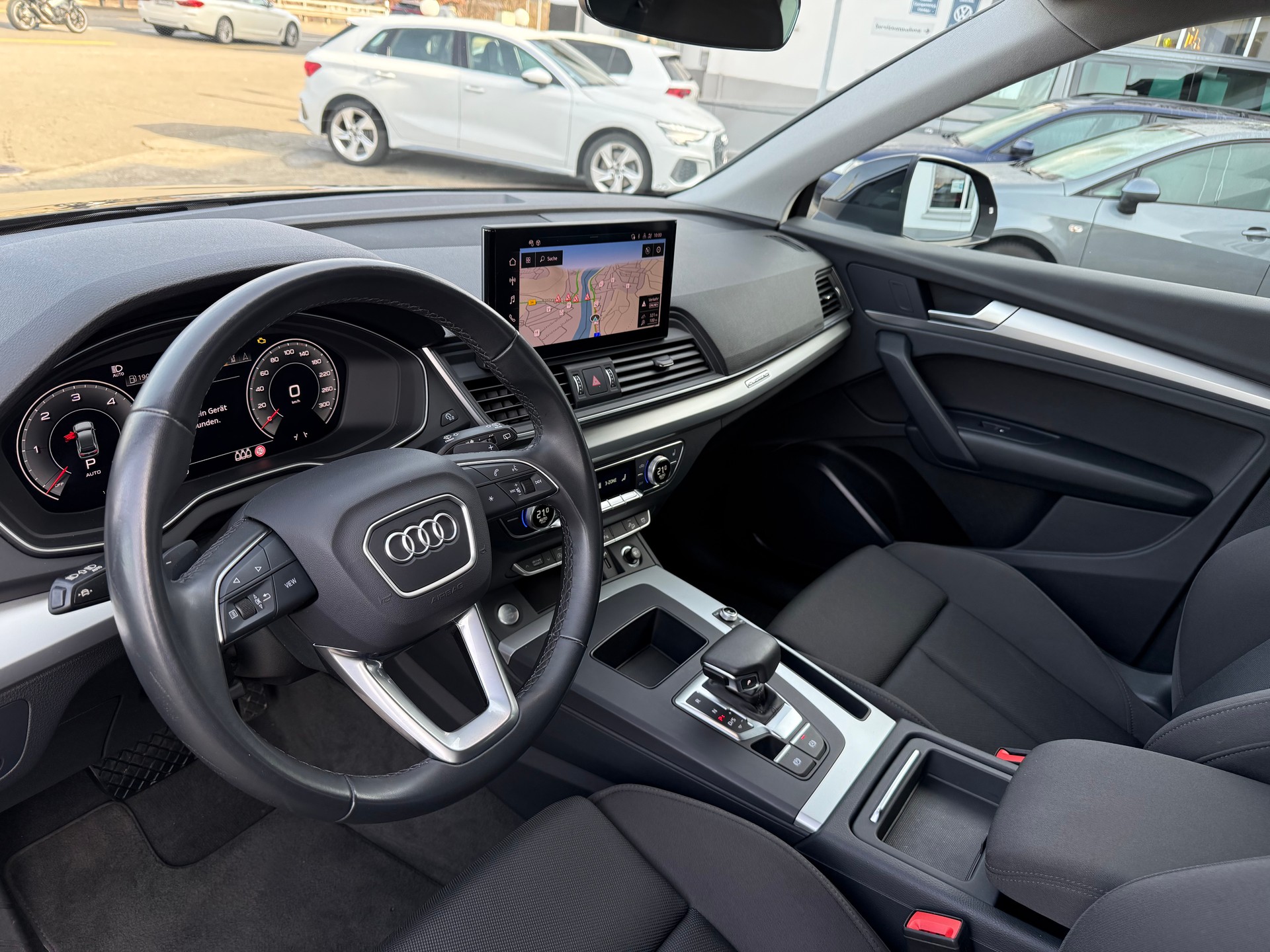 AUDI Q5 Sportback 40 TDI S line quattro S-tronic-image-8