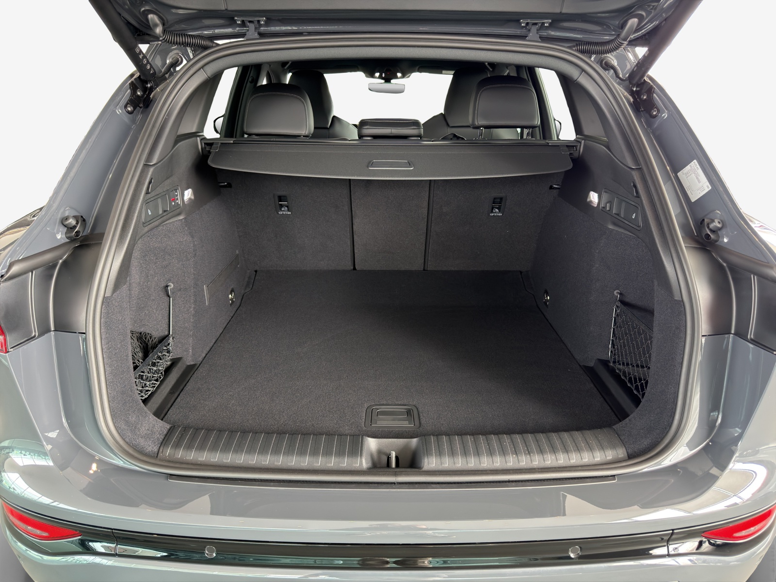 AUDI Q6 e-tron quattro-image-12