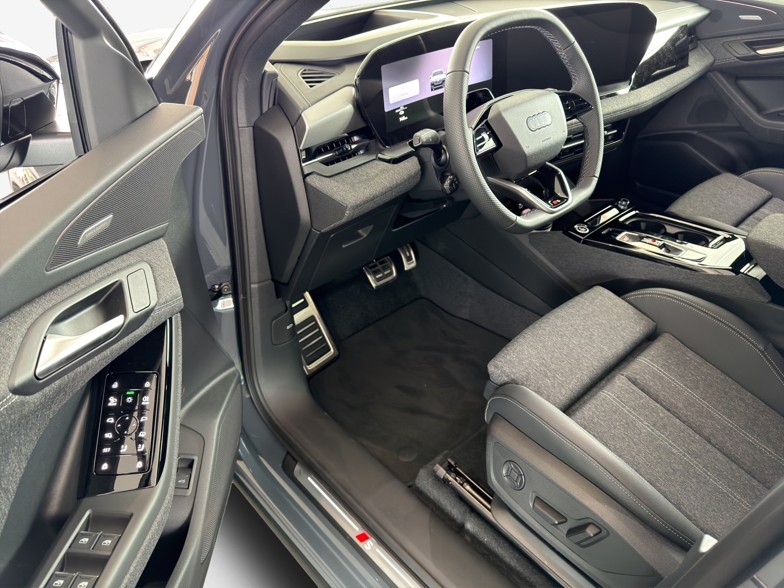 AUDI Q6 e-tron quattro-image-13
