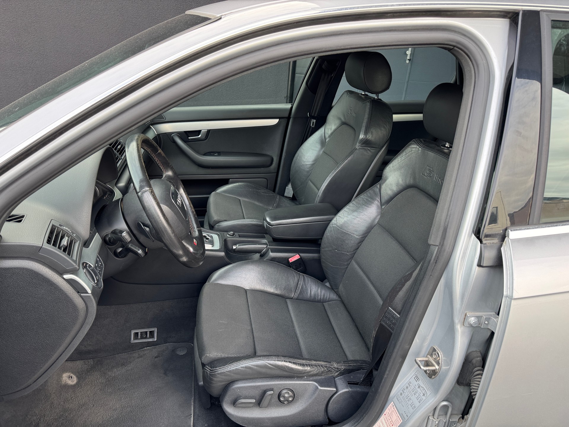 AUDI A4 Avant 2.0 Turbo FSI-image-7