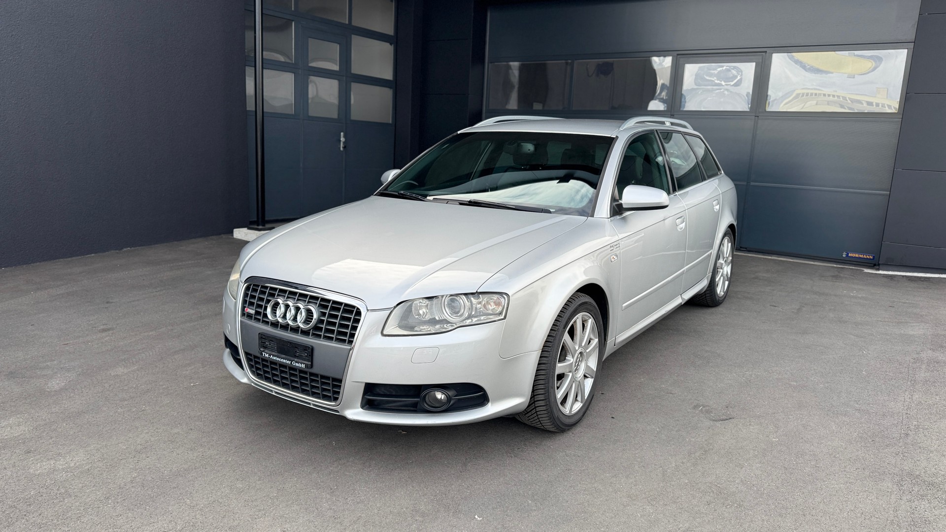 AUDI A4 Avant 2.0 Turbo FSI-image-0