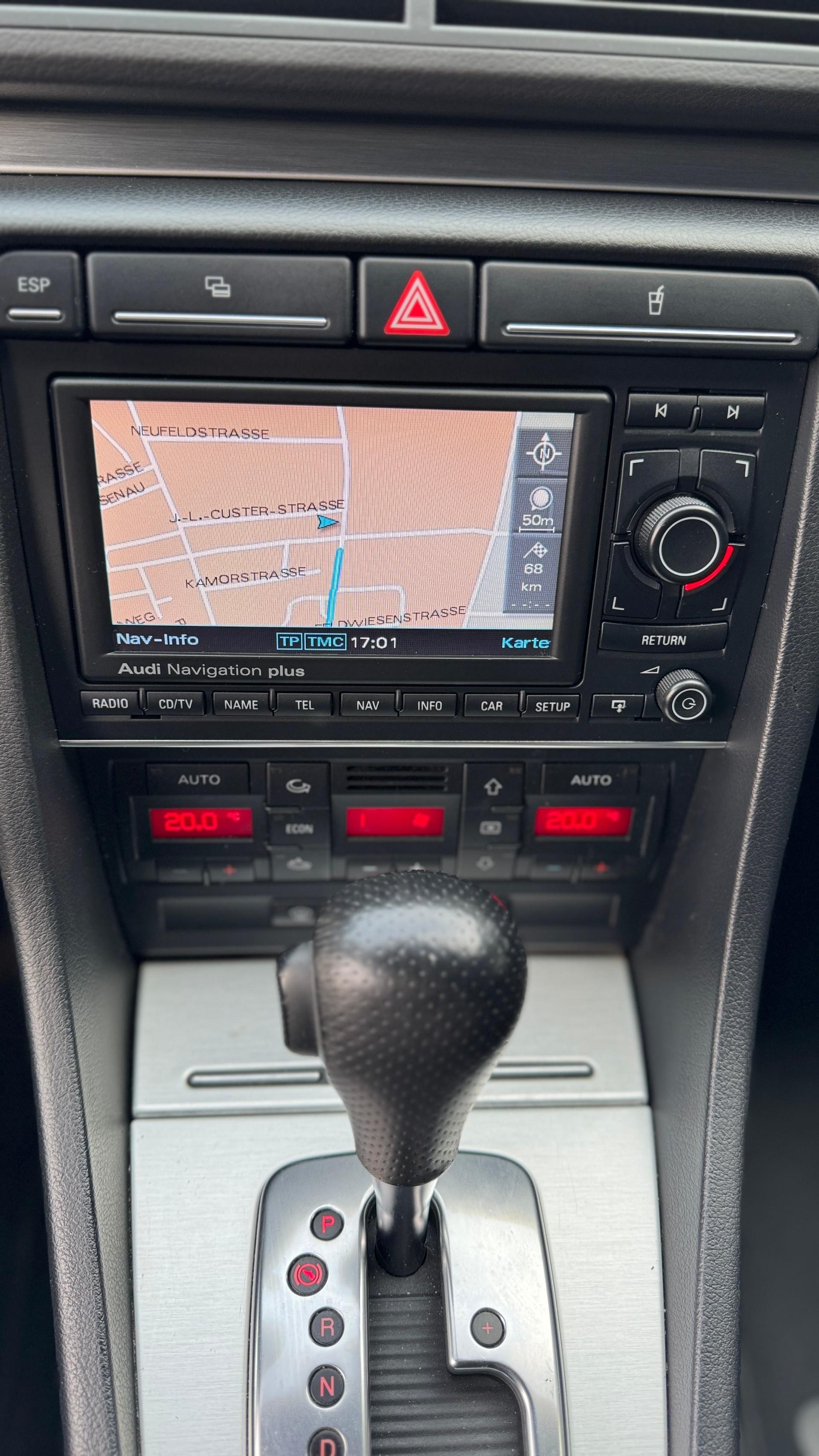 AUDI A4 Avant 2.0 Turbo FSI-image-10