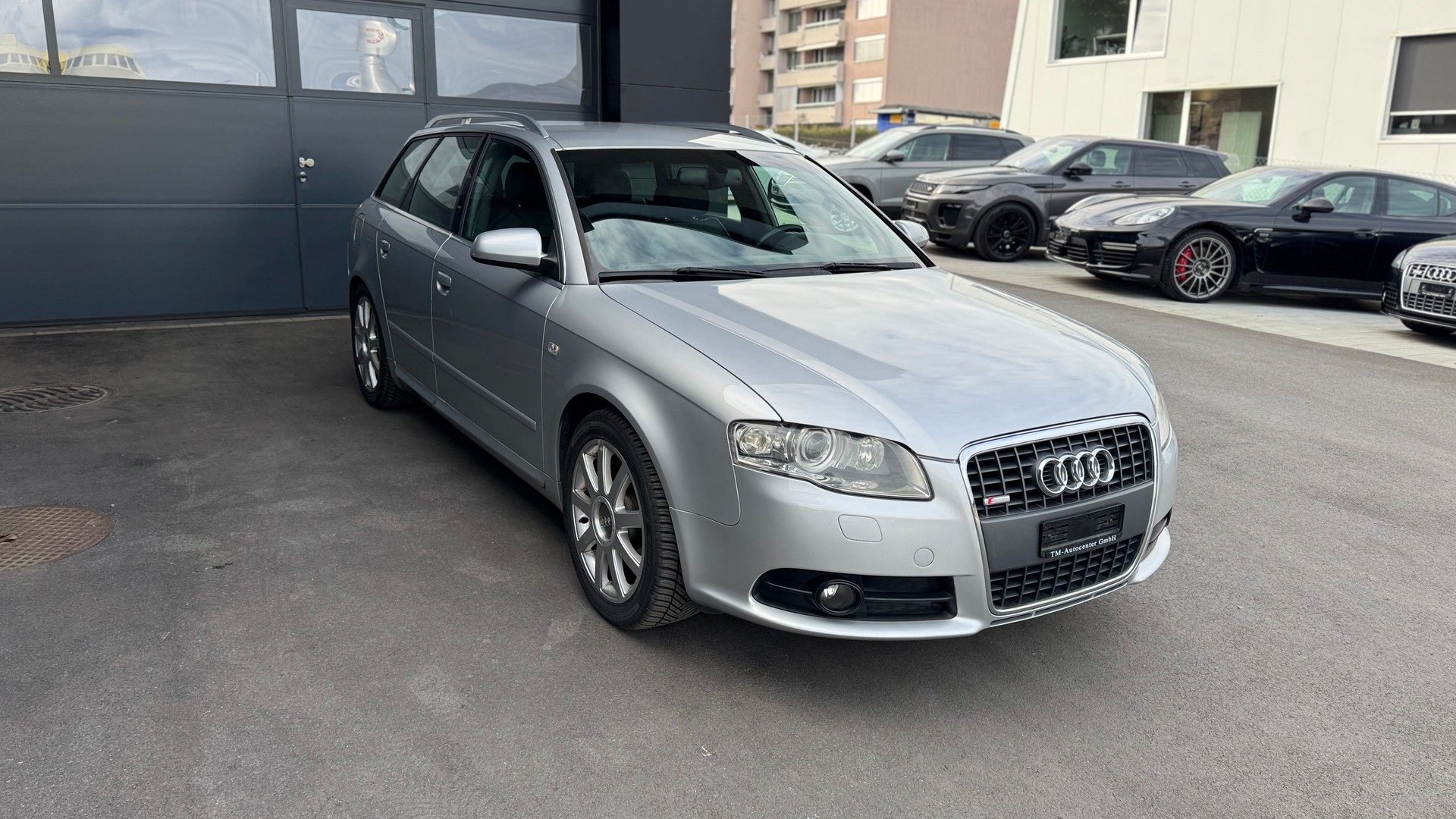 AUDI A4 Avant 2.0 Turbo FSI-image-1