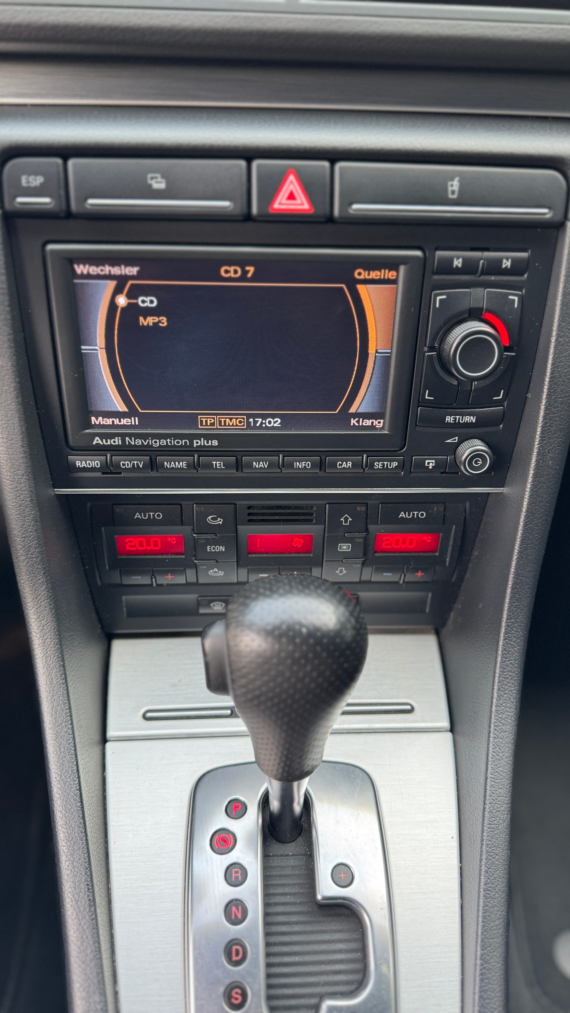 AUDI A4 Avant 2.0 Turbo FSI-image-11