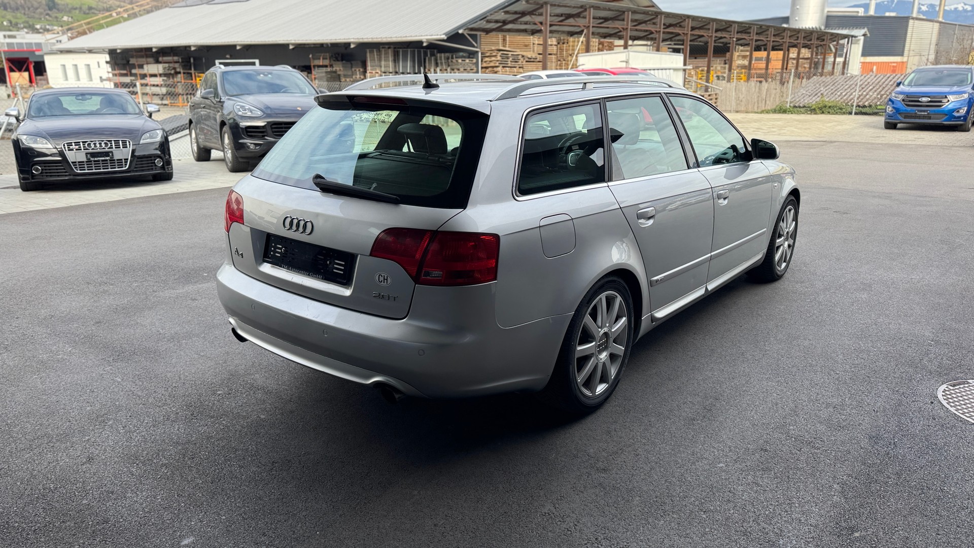AUDI A4 Avant 2.0 Turbo FSI-image-2