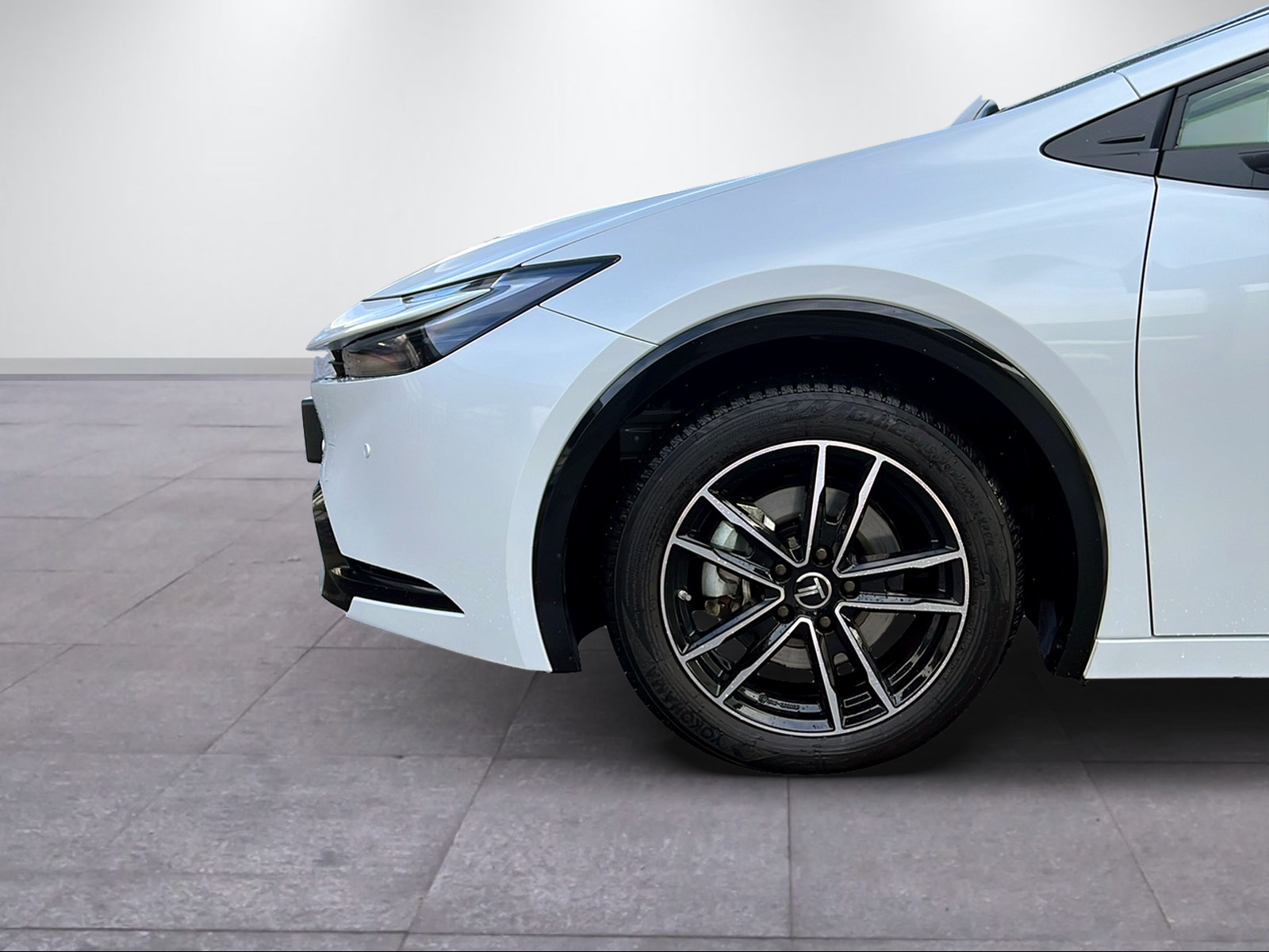 TOYOTA Prius 2.0 Plug-In-Hybrid Style-image-2