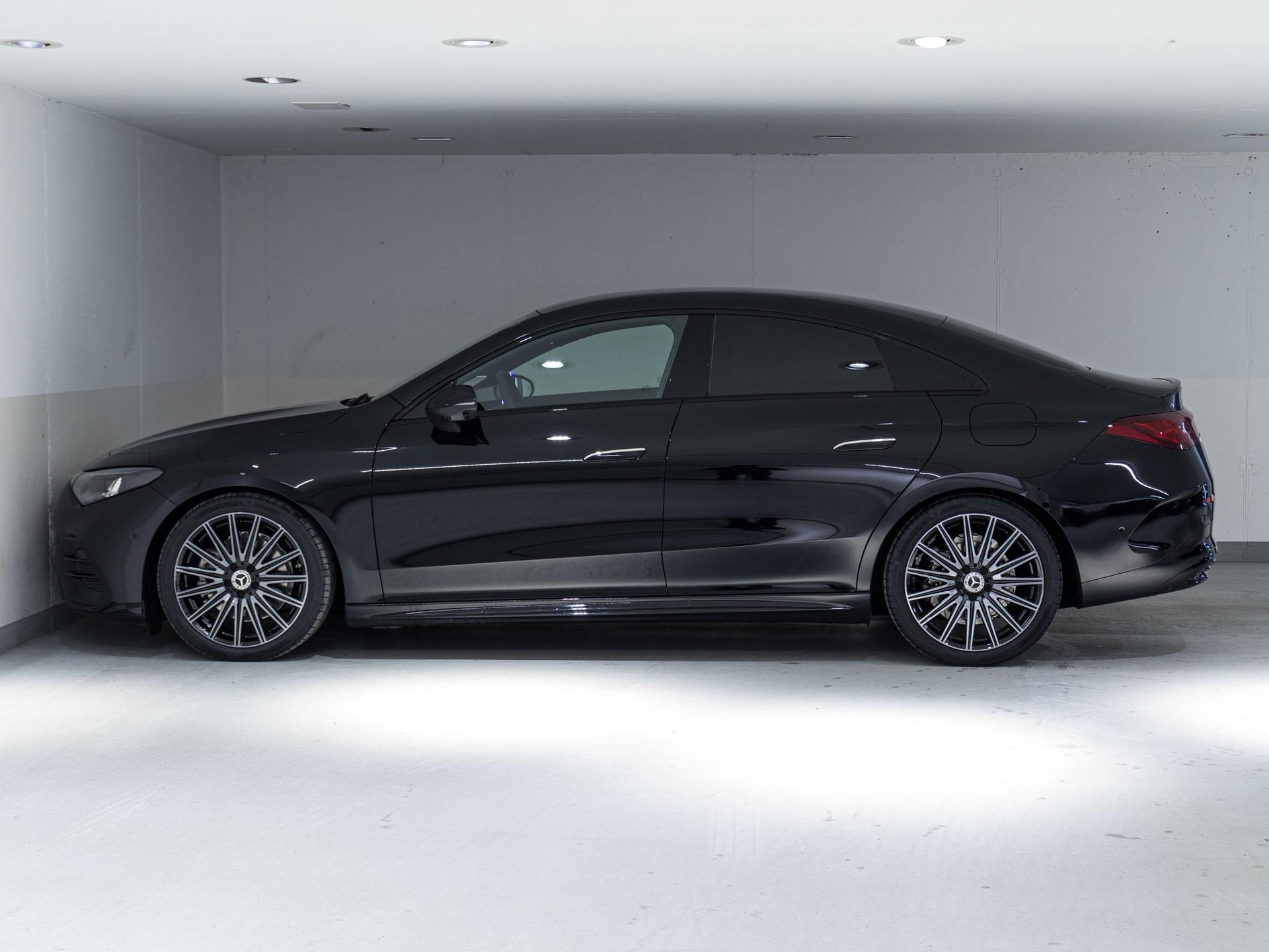 MERCEDES-BENZ CLA 220 4MATIC-image-4
