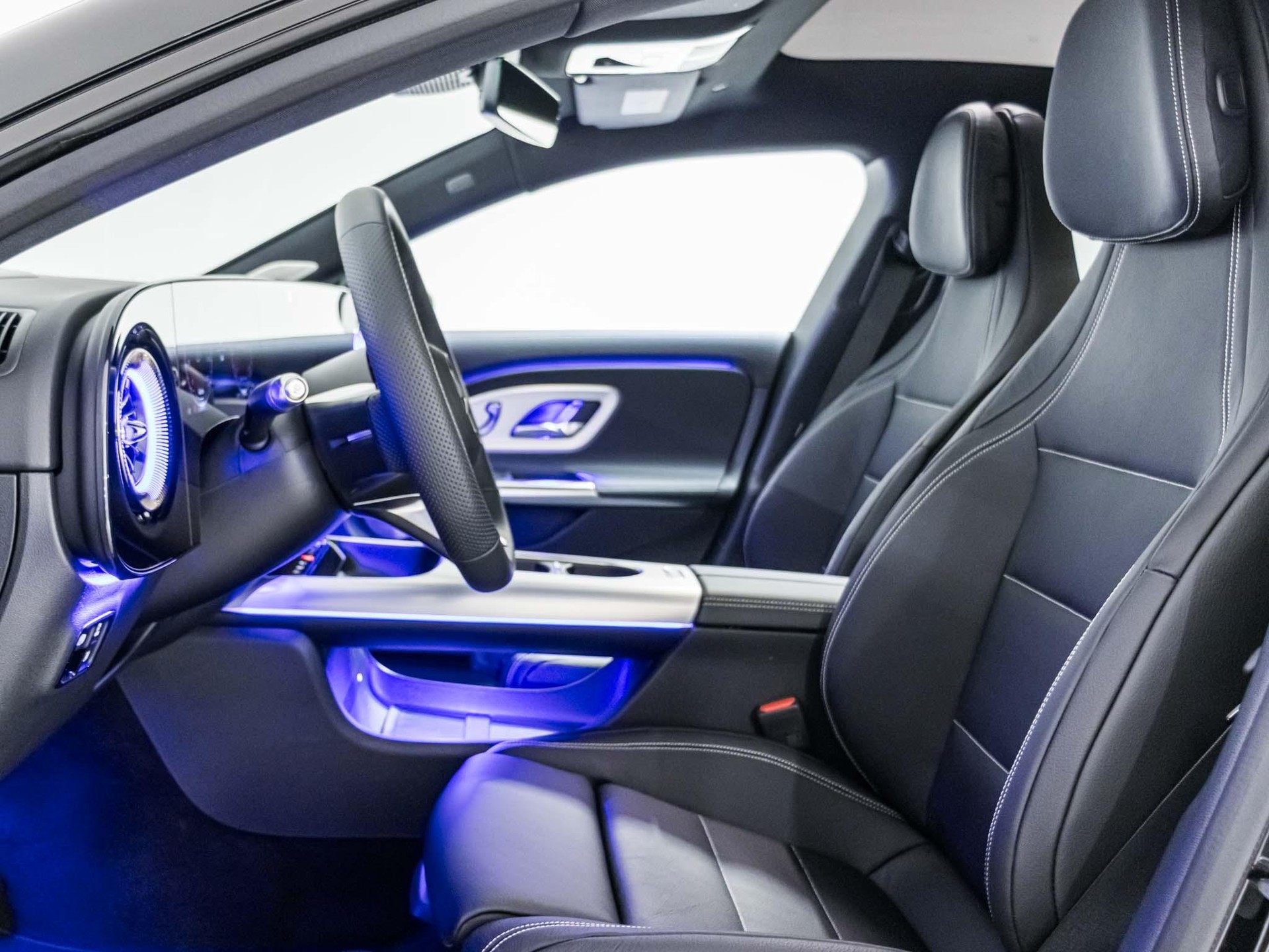 MERCEDES-BENZ CLA 220 4MATIC-image-6