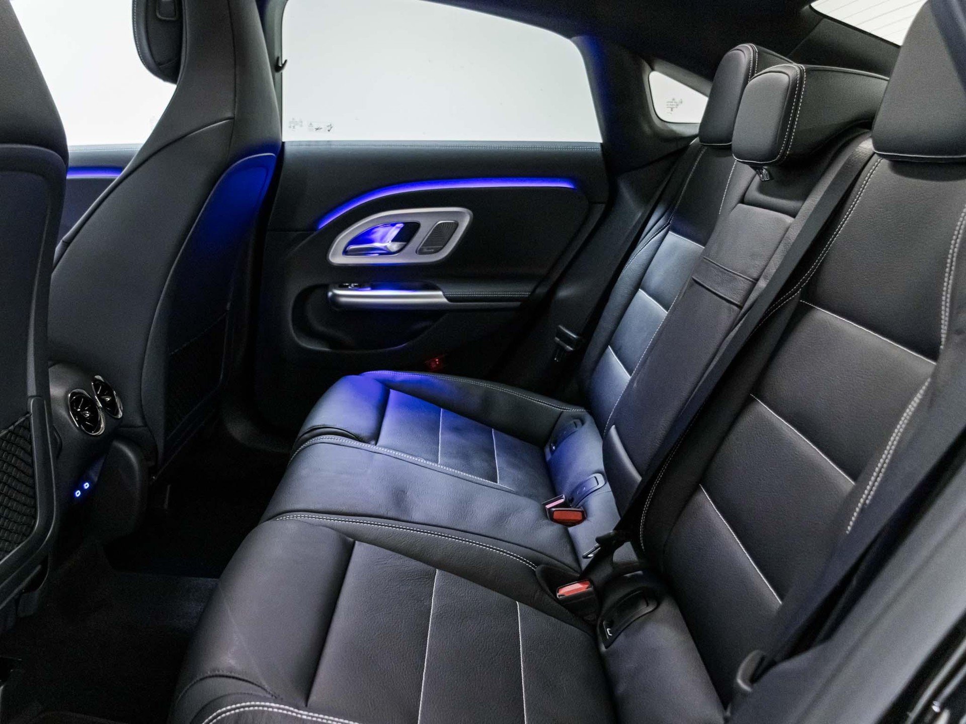 MERCEDES-BENZ CLA 220 4MATIC-image-7